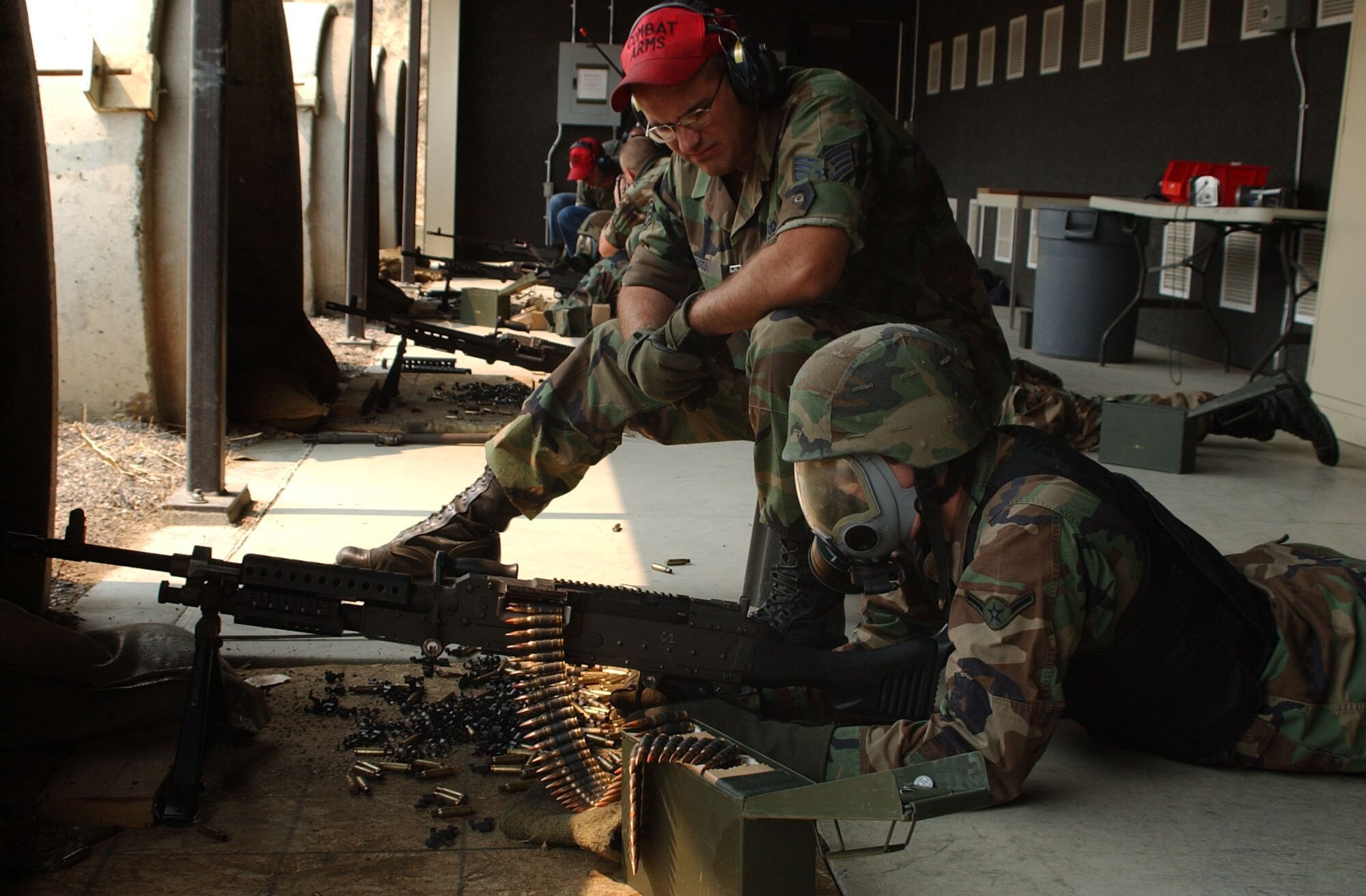 Airman Clayton Maracle, 341st MSFS security forces member, qualifies on an M-240B machine gun under the supervision of Staff Sergeant Chad Henson, combat arms instructor, at Malmstrom Air Force Base's Combat Arms Training and Maintenance facility Aug. 13, 2007. (U.S. Air Force photo by Airman 1st Class Emerald Ralston)               