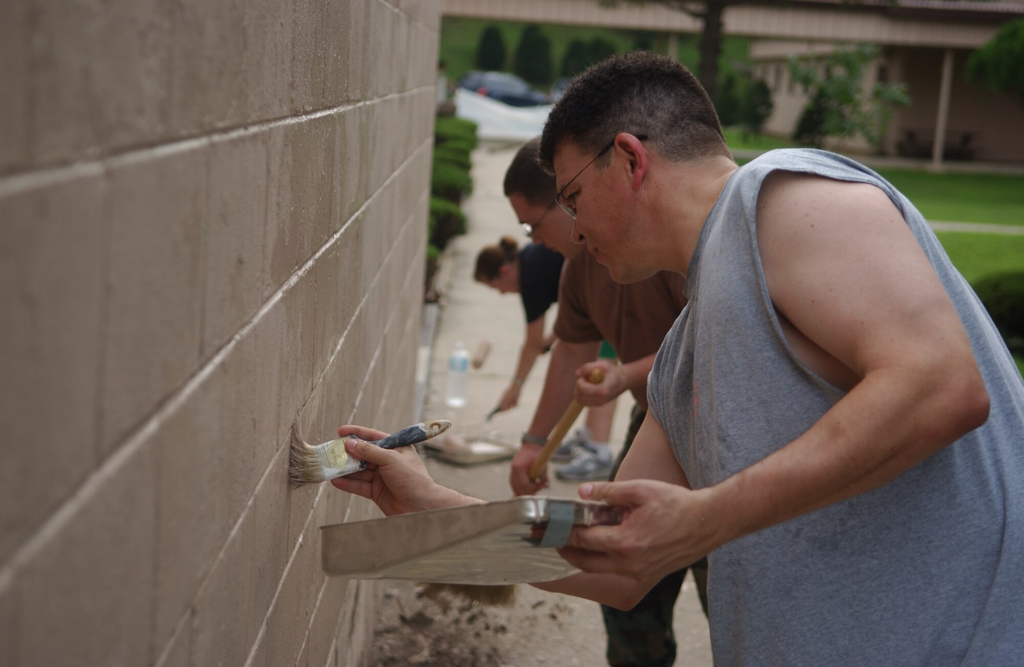 OSAN AIR BASE, Republic of Korea -- Senior Master Sgt. David Buchanon, 51st
Mission Support Squadron, puts a new coat of paint on the walls of the
building he works in on Aug. 15.  Taking the time to clean up around each
office or area not only beautifies the squadron and base, but also raises
morale.   (U.S. Air Force Photo by Airman 1st Class Chad Strohmeyer)