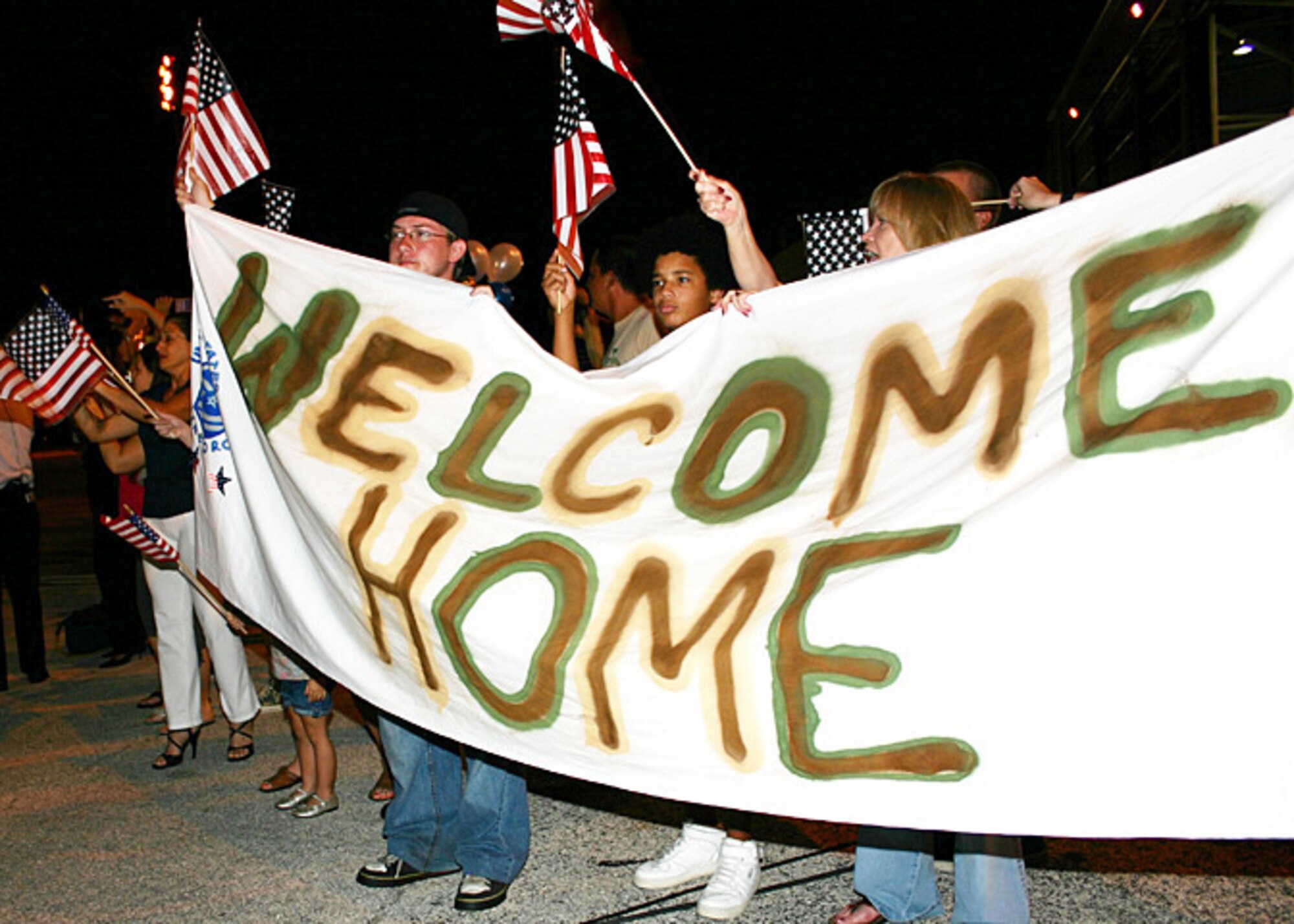 A group of family members greets homecoming troops returning from Iraq Mon., Aug. 13. The troops were part of an AEF contingent which had deployed from Homestead Air Reserve Base. (U.S. Air Force photo/Senior Master Sgt. Ray Sarracino)