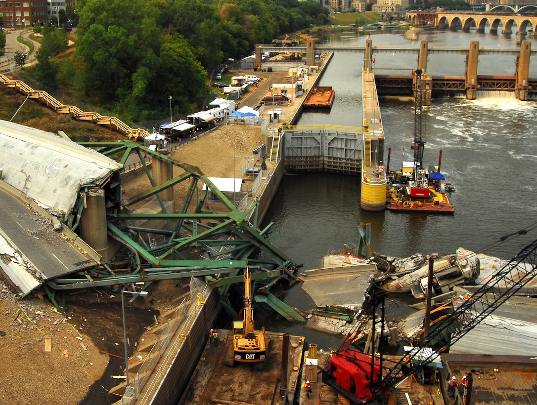 Defense Department personnel work in Minneapolis at the I-35 bridge collapse site over the Mississippi River, Aug. 14, 2007. Defense Department personnel continue to assist other federal, state, and local authorities in the recovery efforts at the site. UPhoto by Seaman Joshua Adam Nuzzo, USN