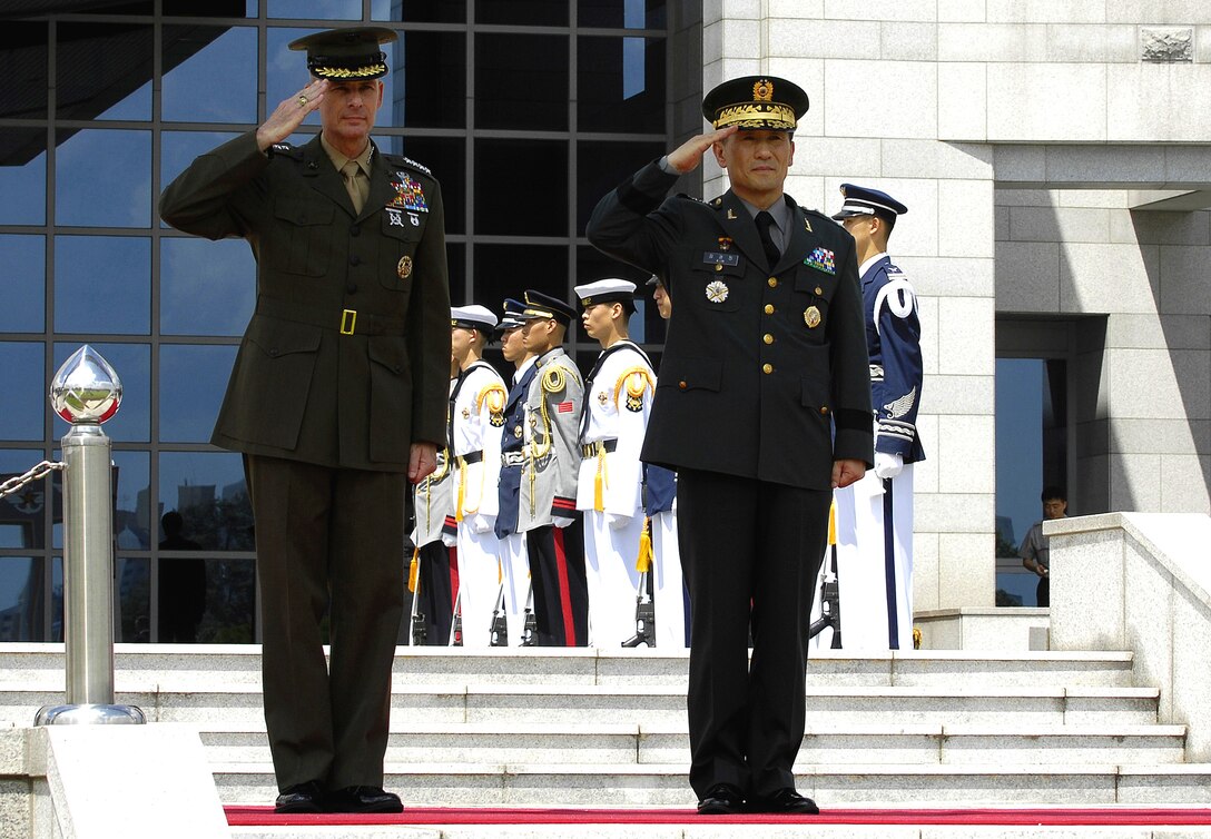 U.S. Marine Gen. Peter Pace, chairman of the Joint Chiefs of Staff, and Republic of Korea Gen. Kim Kwan-jin, his South Korean counterpart, salute during a ceremony at the Republic of Korea Ministry of Defense in Seoul, Korea, Aug. 16, 2007.