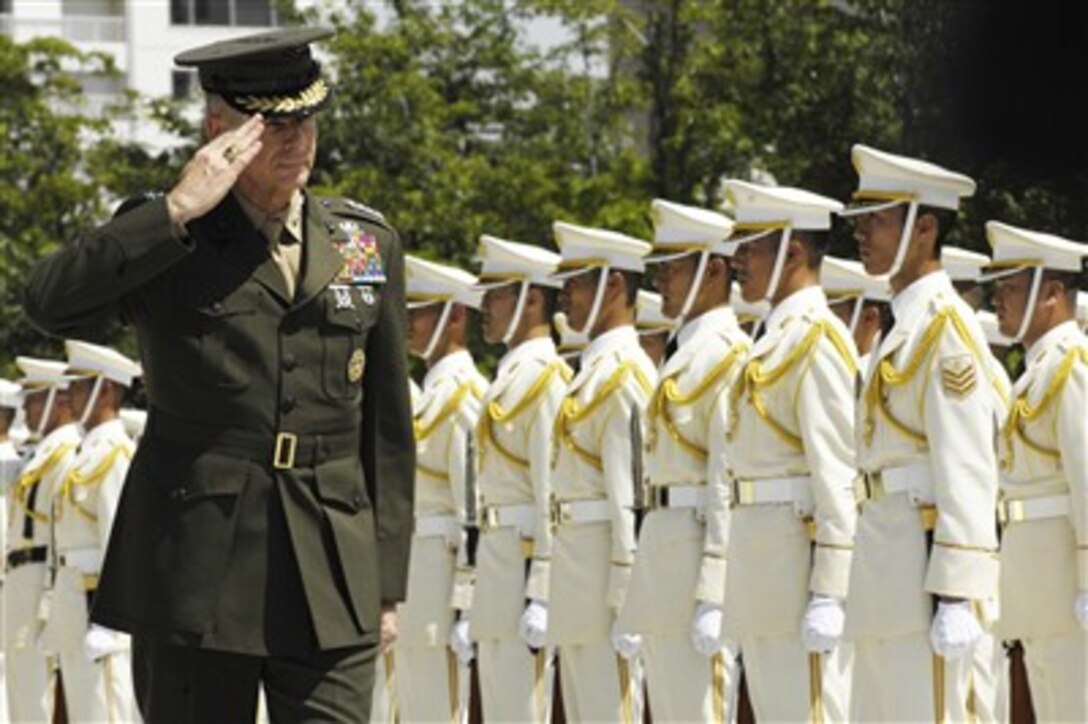 U.S. Marine Gen. Peter Pace, chairman of the Joint Chiefs of Staff, participates in a ceremony held in his honor by the Japanese Honor Guard at the Japanese Ministry of Defense, in Tokyo,  Aug. 17, 2007. 