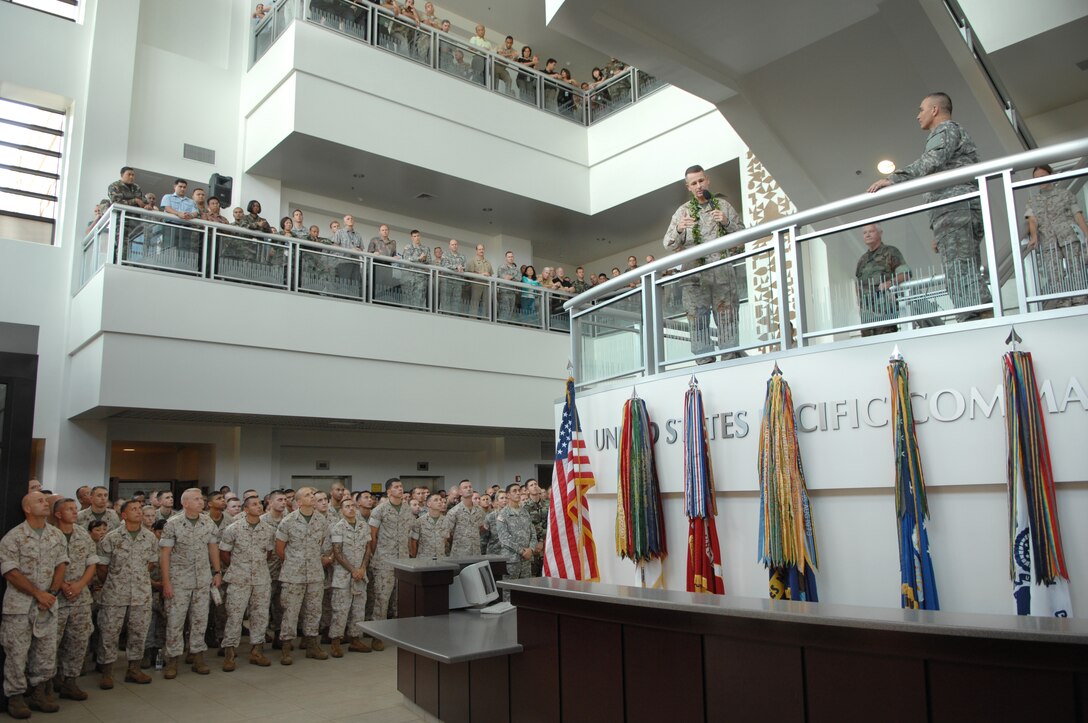 Marine Gen. Peter Pace, chairman of the Joint Chiefs of Staff, talks with troops of the Pacific Command forces at PACOM headquarters on Camp Smith, Hawaii, Aug. 18, 2007. 