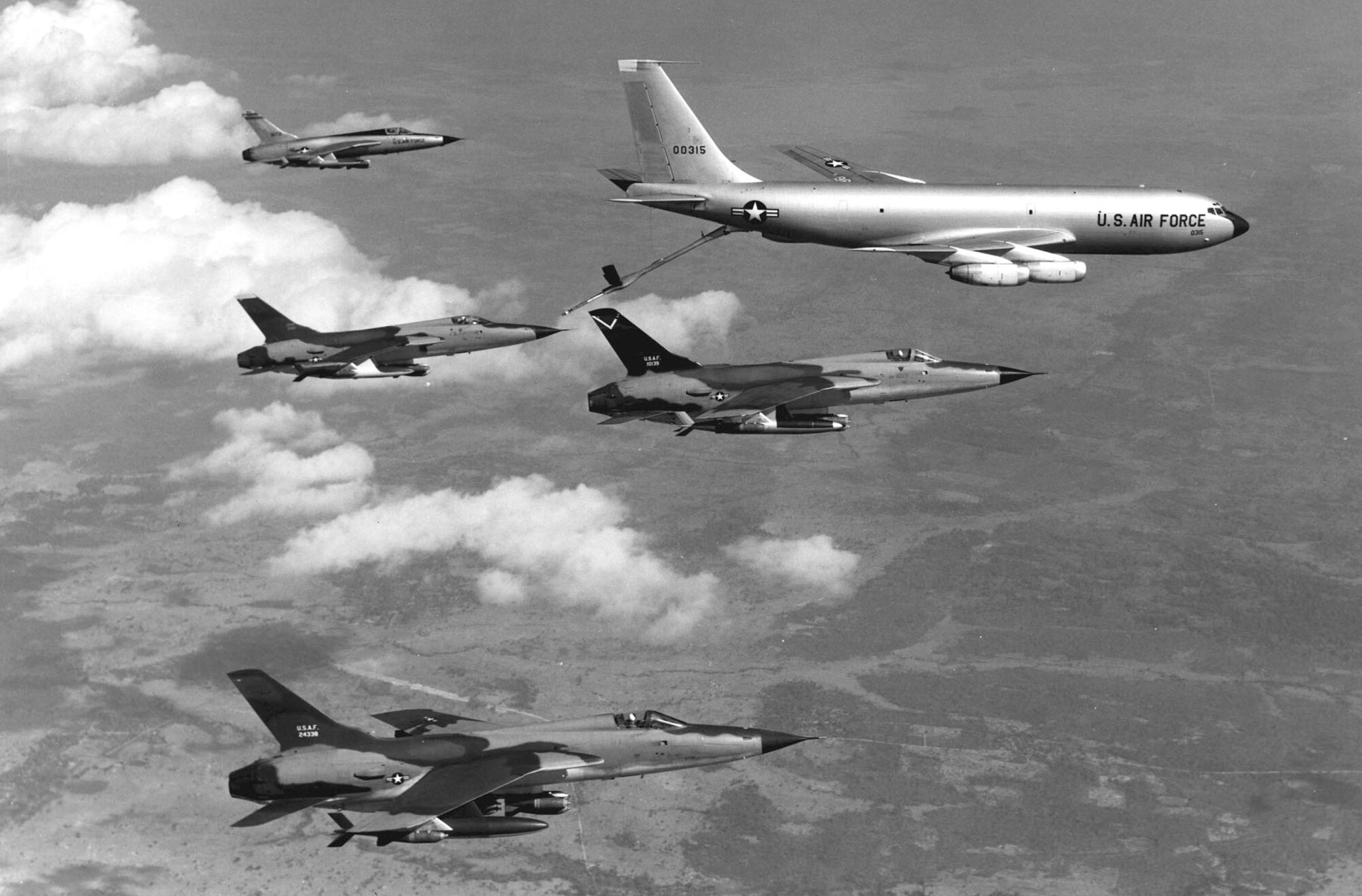 In-flight refueling. The two closest aircraft are F-105D-31-RE (S/N 62-4338) and F-105D-20-RE (S/N 61-0139). KC-135 is tail number 00315. (U.S. Air Force photo)