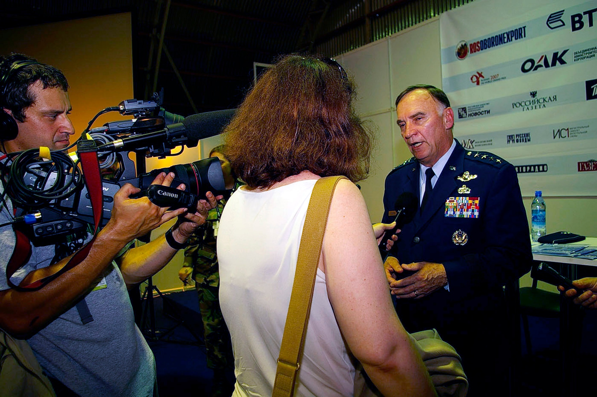 Gen. William T. Hobbins gives an interview to Ellen Pinchuk from Bloomberg News during the opening day of the Moscow International Air Show Aug. 21 at Ramenskoye Airfield in Zhukovsky, Russia. The air show runs through Aug. 26 and includes Department of Defense participation of static displays and aerial flight demonstrations. The air show is one of the premier events of its type in the world. General Hobbins is commander of U.S. Air Forces in Europe. About 65 Airmen from bases worldwide are participating in this year's air show. (U.S. Air Force photo/Karen Abeyasekere) 
