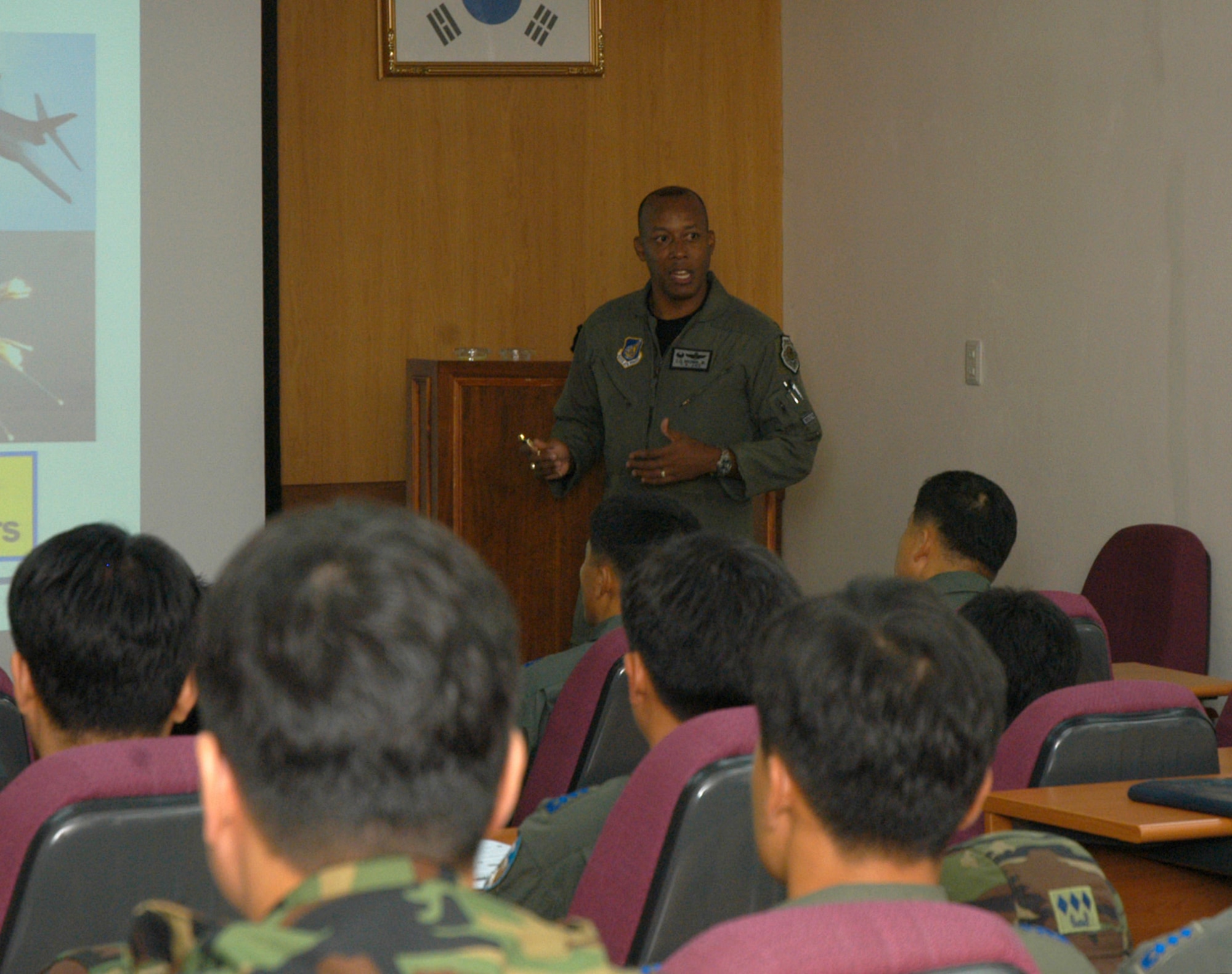 KUNSAN AB, South Korea -- Col. CQ "Wolf" Brown, 8th Fighter Wing commander, briefs Republic of Korea Air Force pilots on the U.S Air Force Weapons School located at Nellis Air Force Base Nevada here Aug 21. The ROKAF's 38th Fighter Group invited Colonel Brown to brief pilots here on the school based on his experience as a former weapons school commandant. (U.S. Air force photo/Staff Sgt. Araceli Alarcon)