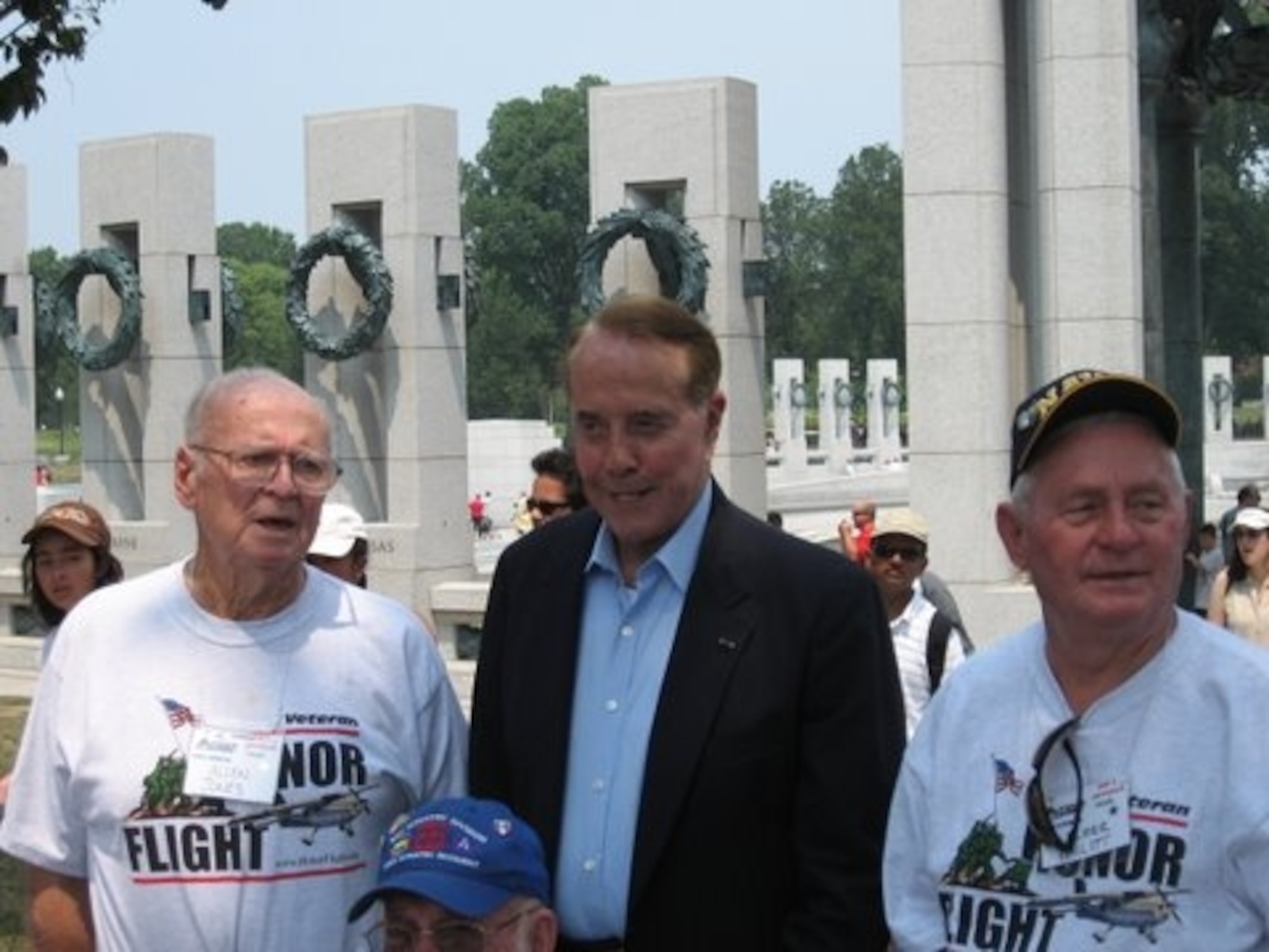 WASHINTONG D.C. - WWII veterans meet in front of the WWII Memorial in Washington D.C.  The group is part of an Honor Flight that flys WWII veterans to Washington D.C. so they can see the memorial in person.  Alan Jones (left), and Elmer Willett (right), meet with former Senator Bob Dole in front of the WWII Memorial in Washington D.C. (U.S. Air Force photo/Charlie Miller)