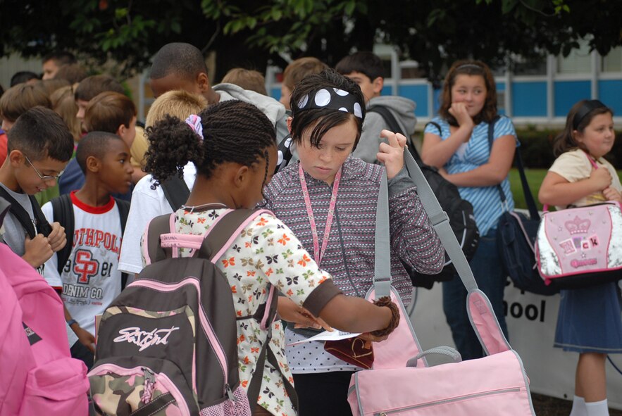 Dover Air Force Base Middle School children gathered outside school Wednesday. It was the first day of school and the children checked each others’ class rosters to see what classes their friends had and what classes they had together. (U.S. Air Force photo/Tech. Sgt. Kevin Wallace)