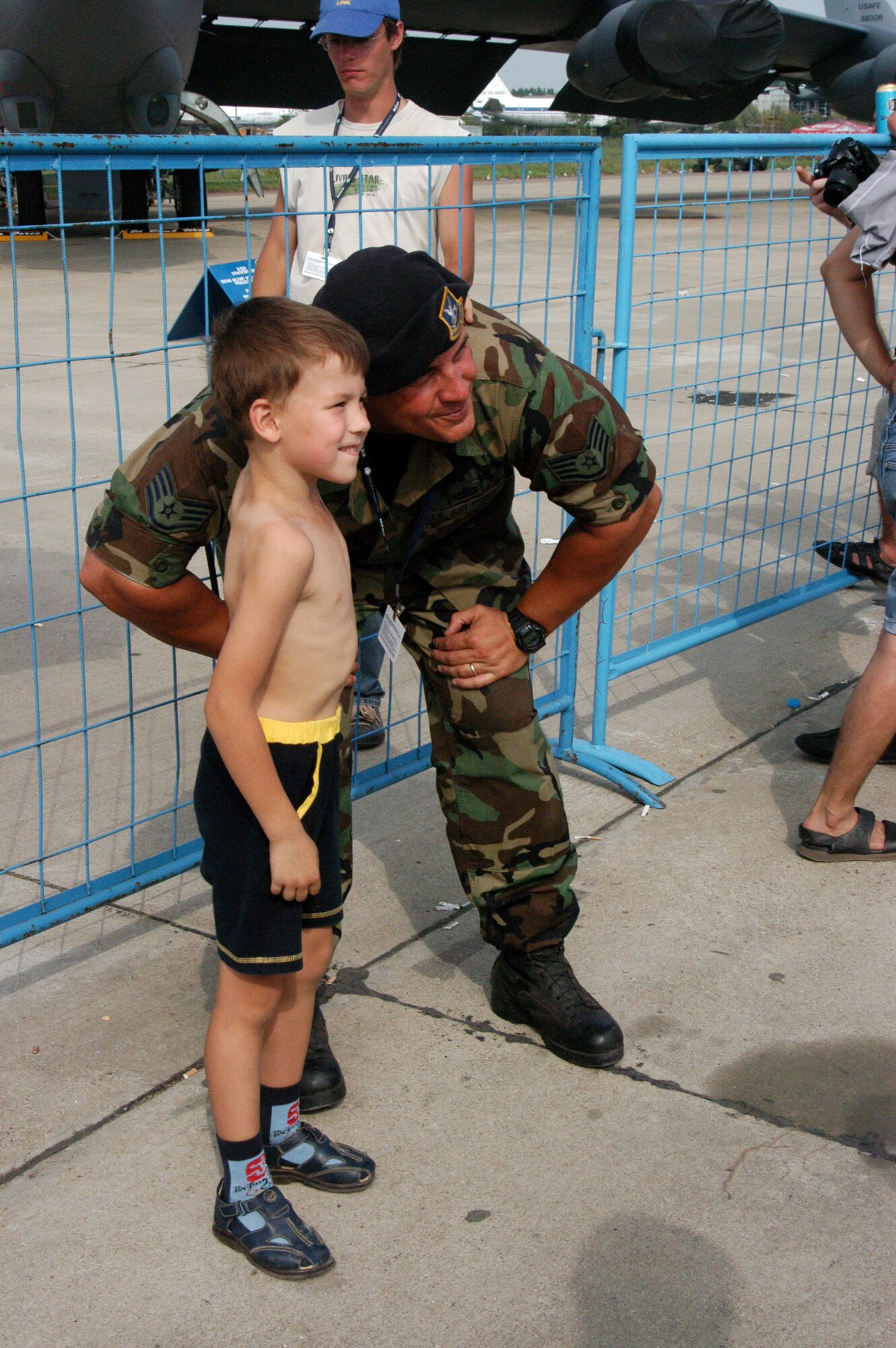 Staff Sgt. Jason Kidd poses for a photo with a young visitor to the Moscow International Air Show on the first day the show was open to the public Aug. 24 in Zhukovsky, Russia. The show began Aug. 21 and concluded Aug. 26. Defense Department participation consisted of static displays and aerial flight demonstrations. The air show is one of the premier events of its type in the world. U.S. participation in the air show demonstrated America's commitment to international security, promoted international cooperation and contributed to U.S. foreign policy objectives. About 65 Airmen from bases in Europe and the states participated in this year's air show. Sergeant Kidd is assigned to the 52nd Security Forces Squadron from Spangdahlem Air Base, Germany. (U.S. Air Force photo/Maj. Pamela A.Q. Cook)
