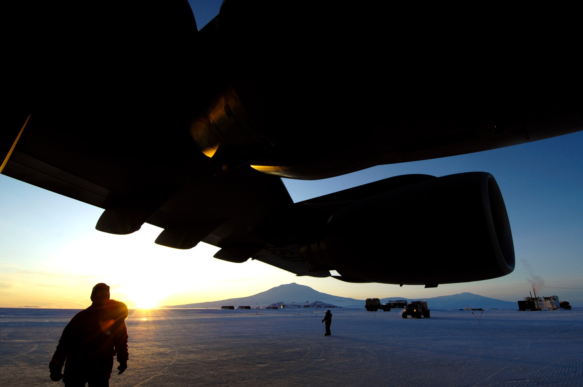 Maintenance personnel conduct spot checks on a C-17 Globemaster III before starting engines and taking off from Pegasus White Ice Runway, Antarctica Aug. 25, 2007 during an Operation Deep Freeze winter fly-in mission. A C-17 and 31 Airmen from McChord Air Force Base, Wash. are conducting the annual winter fly-in augmentation of scientist, support personnel, food and equipment for the U.S. Antarctic Program at McMurdo Station, Antarctica. WinFly is the opening of the first flights to McMurdo station, which closed for the austral winter in Feb. (U.S. Air Force photo/Tech. Sgt. Shane A. Cuomo)