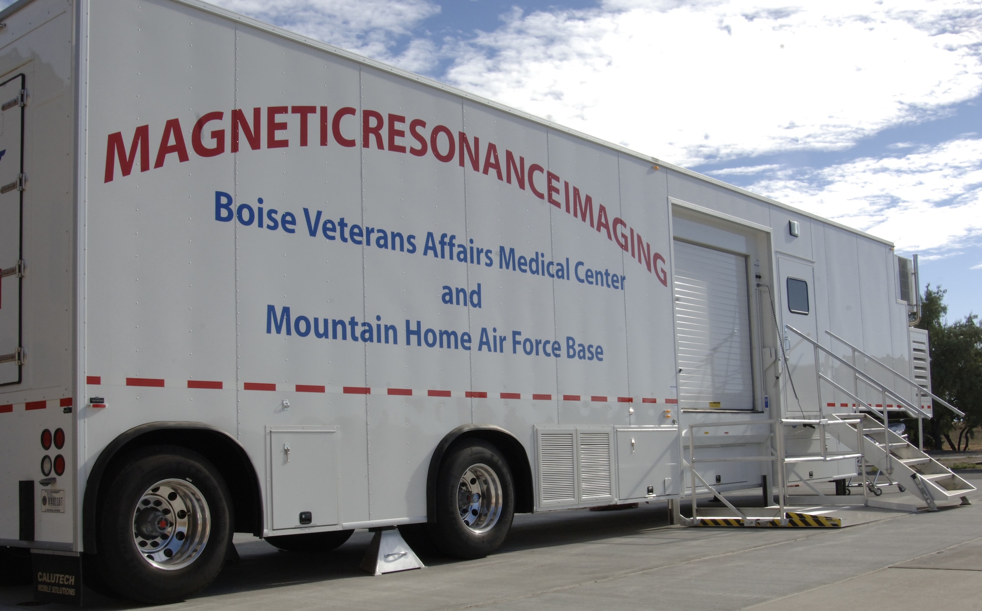 MOUNTAIN HOME AIR FORCE BASE, Idaho -- The 366th Medical Group’s Diagnostic Imaging Department and the Boise Veterans Affairs Medical Center moved forward after three years of planning when a mobile magnetic resonance imaging machine started service here this month. The base hospital and the VA center in Boise will equally share the mobile MRI machine on a rotating schedule. (U.S. Air Force photo/ Senior Airman Megan P. Lyon)