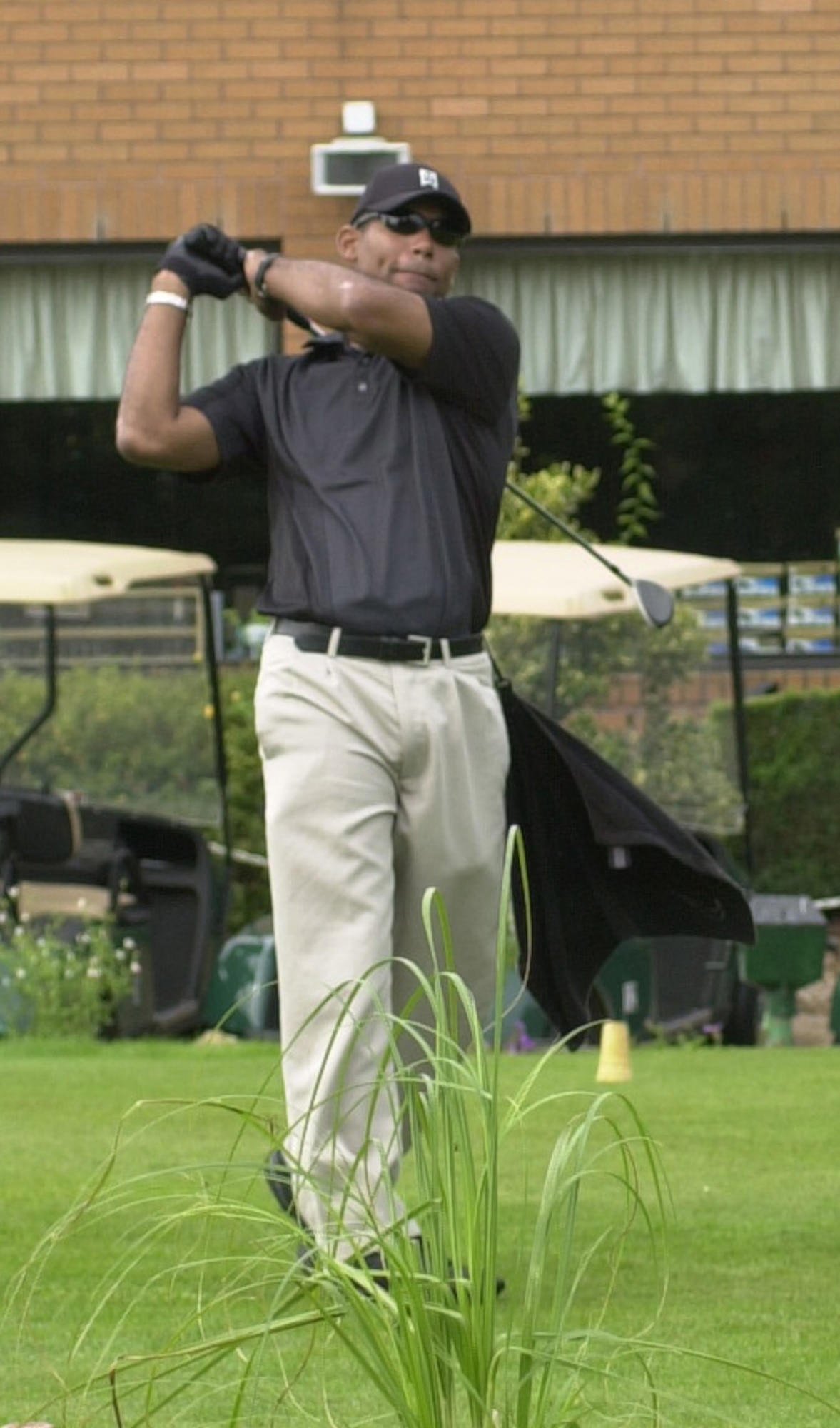 Darrell Wagner, 100th Logistics Squadron drives of the 10th tee in the semi-finals of intramural golf at Breckland Pines Golf Club, Aug. 28. (Air Force photo by Gary Rogers)