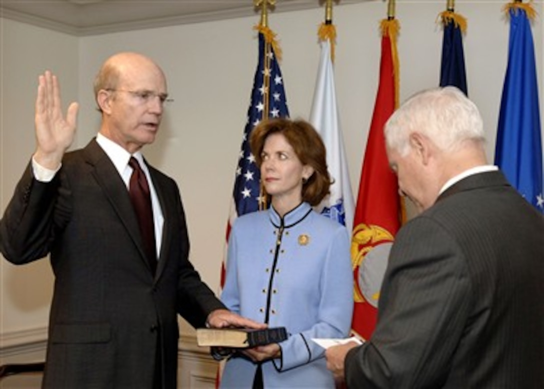 070830-D-9880W-033 
Pete Geren (left) is sworn-in as the 20th Secretary of the Army during a Pentagon ceremony on Aug. 30, 2007.  Geren's wife Beckie holds the Bible as Secretary of Defense Robert M. Gates administers the oath of office.  