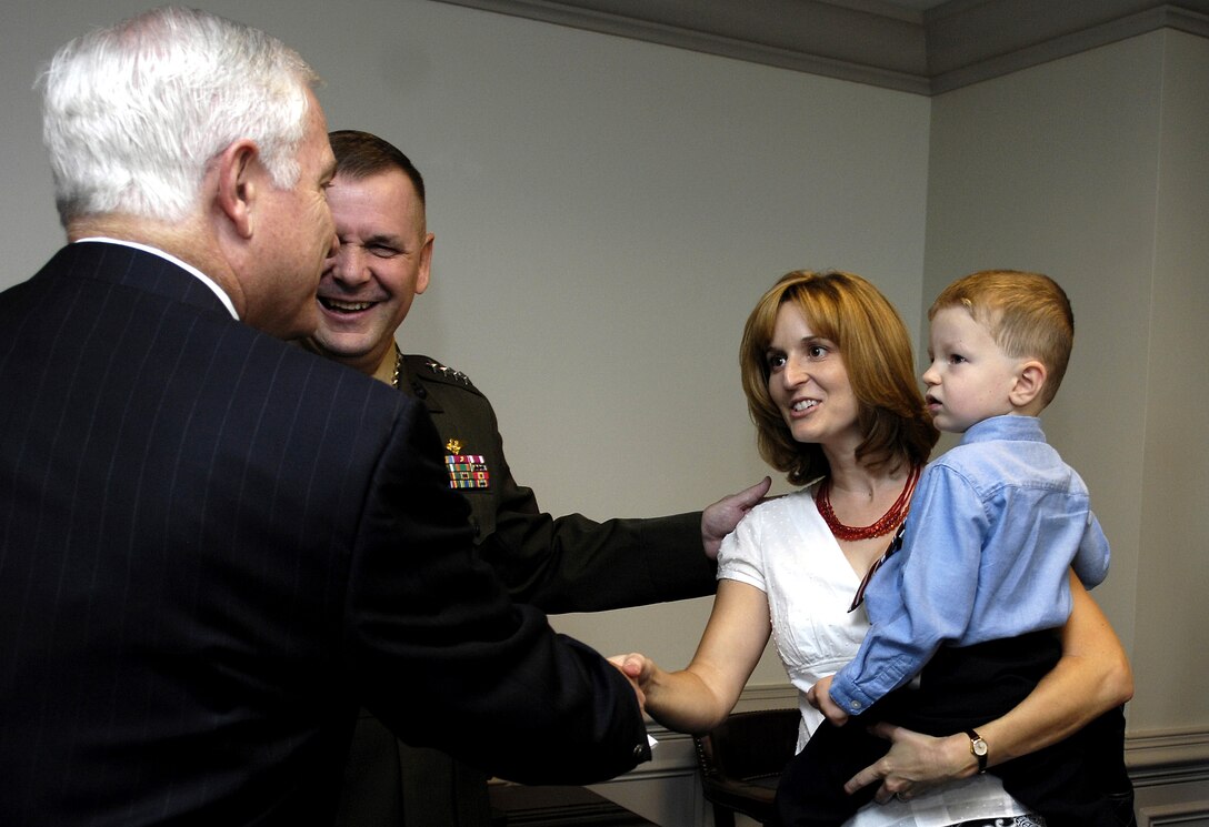 Secretary of Defense Robert M. Gates meets with Billie and Sam Bennett, daughter and grandson of U.S. Marine Gen. James E. Cartwright, prior to his swearing in ceremony as the next vice chairman of the Joint Chiefs of Staff at the Pentagon, Aug. 31, 2007.