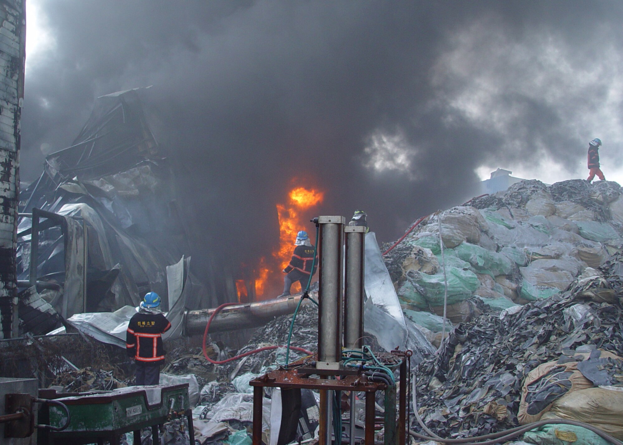 Gunsan City firefighters control fire here Dec. 3. Airmen from the 8th Civil Engineer Squadron fire department work together with local community fire departments to put out a large industrial fire. (U.S. Air Force photo/ Tech. Sgt. Jason Rosenbaum) 
                 