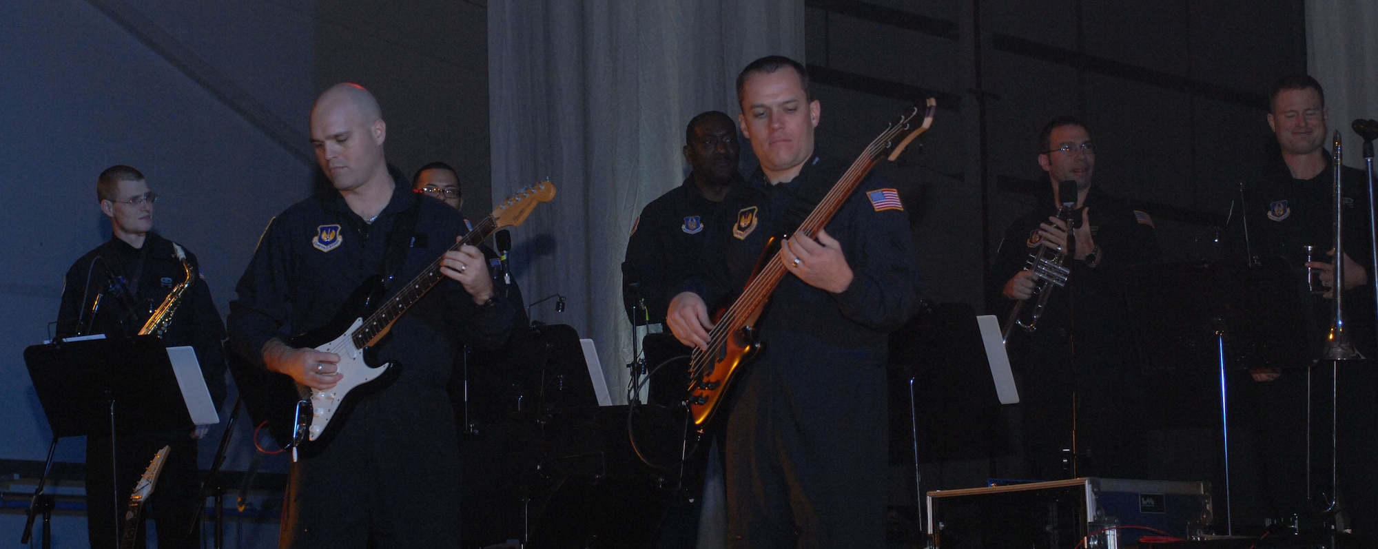 Members from the U. S. Air Forces in Europe Band and Air Force Reserve Command Band entertain Team Mildenhall troops during the Operation Season’s Greetings concert Nov 27, 2007, at Hangar 814. The entertainers visit troops at overseas military bases and deployed locations throughout the world. (U.S Air Force photo by Airman 1st Class Brad Smith)