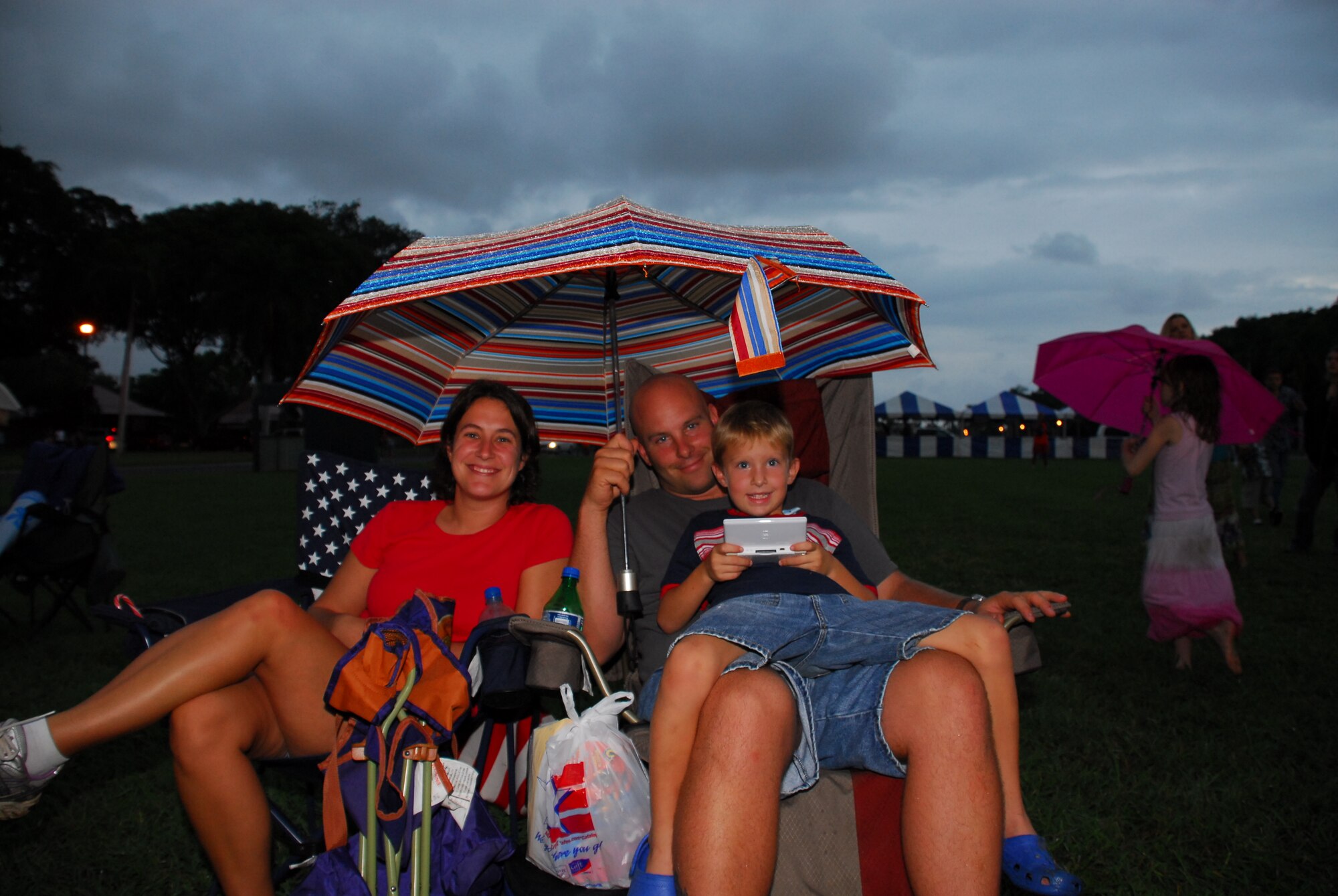 Hickam rings in holiday season with Tower Lighting ceremony > 15th Wing