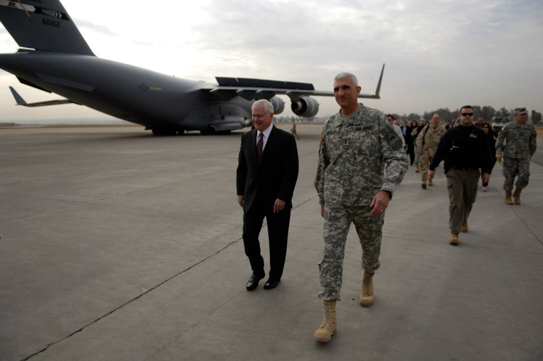 Defense Secretary Robert M. Gates walks with U.S. Army Maj. Gen. Mark Hertling, commanding general, 1st Armored Division, after arriving in Mosul, Iraq, Dec. 5, 2007.  
