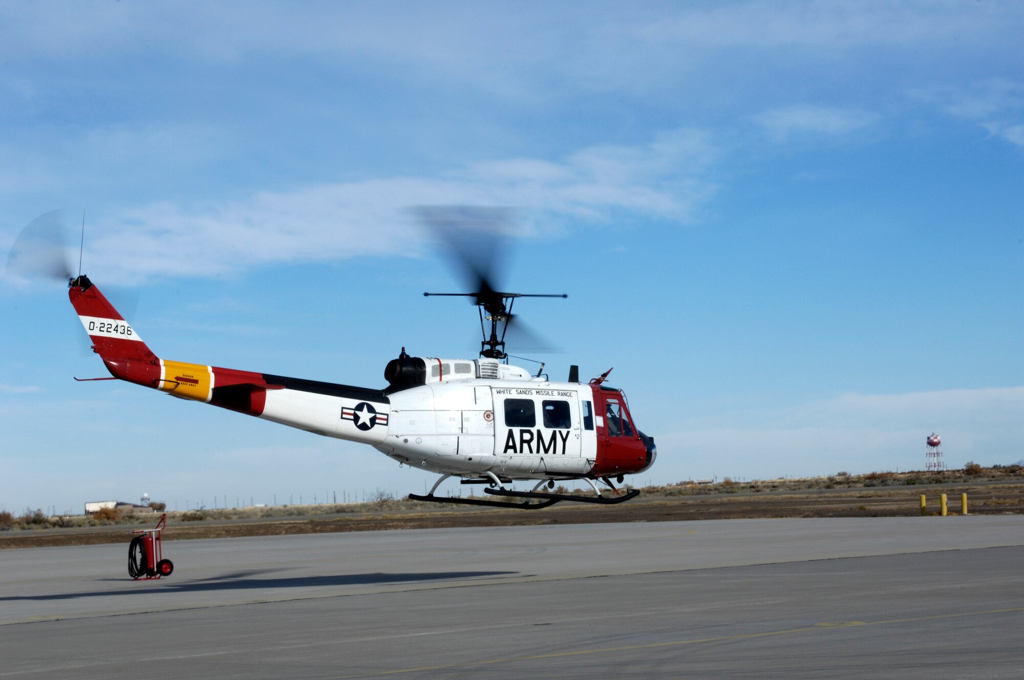 Michael Wynne, Secritary of the Air Force (SECAF) lifts off in an Army helocopter at Holloman AFB, New Mexico, 06 Dec. 2007.The SECAF visited Holloman as part of his visit to White Sands Missile range. (U.S. Air Force Photo/SSgt Jason Colbert)