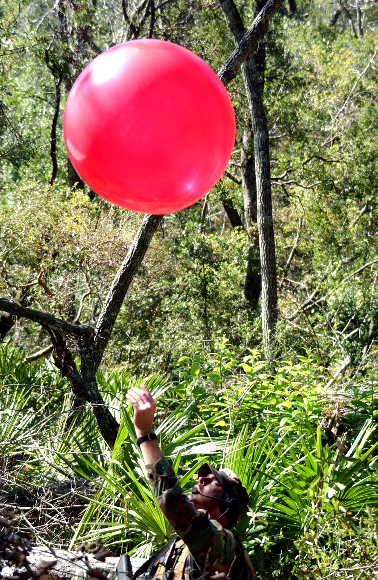 Staff Sgt. Jody Ball releases a weather balloon during a special operations' weather team exercise near Hurlburt Field, Fla. Battlefield weathermen from the 3rd and 18th Air Support Operations groups will be realigned under the new 93rd Air Ground Operations Wing, when that unit activates in January at Moody Air Force Base, Ga. Sergeant Ball is a weatherman with the 10th Combat Weather Squadron. (U.S. Air Force photo/Chief Master Sgt. Gary Emery) 
