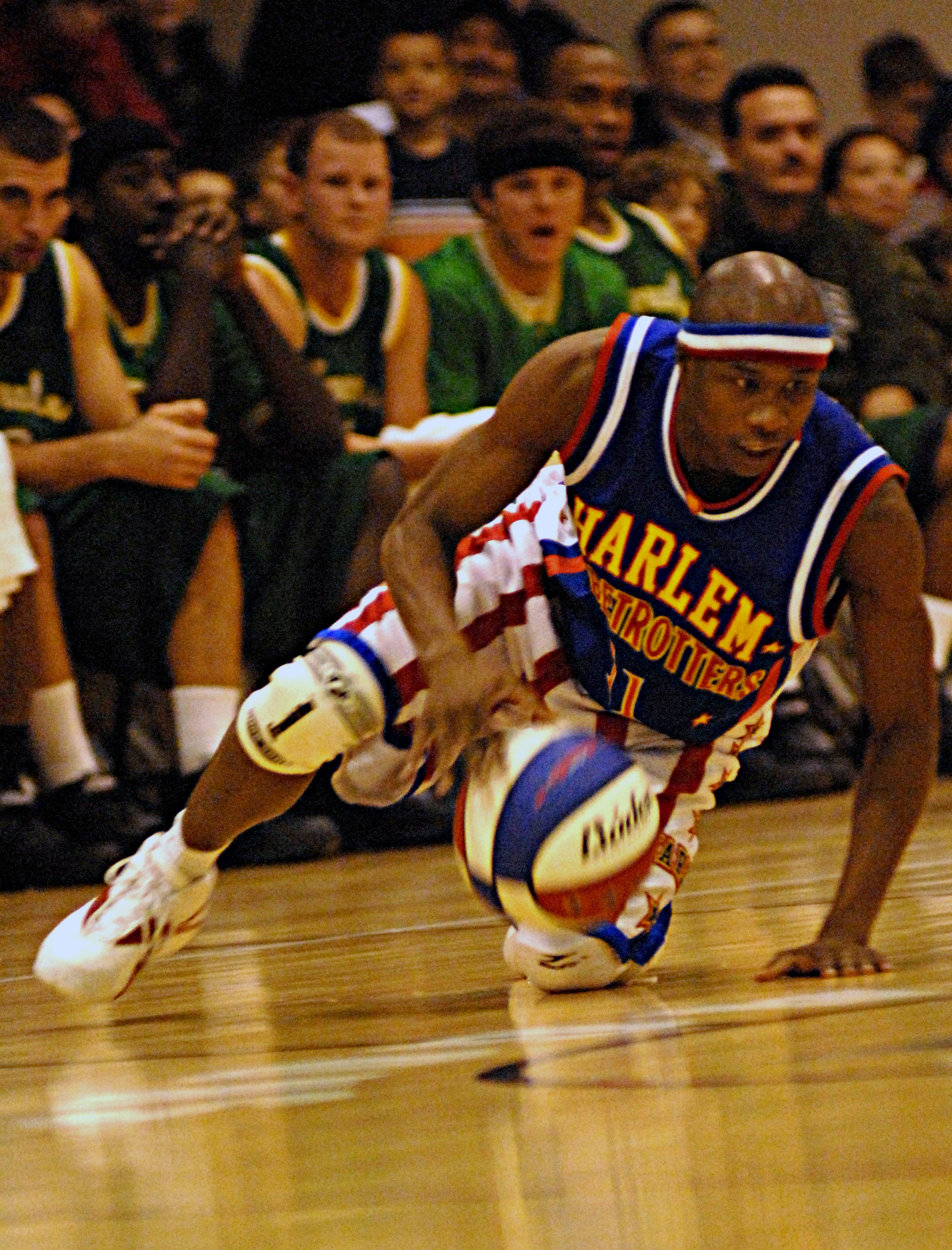 Harlem Globetrotters Share The Magic U S Air Force Article