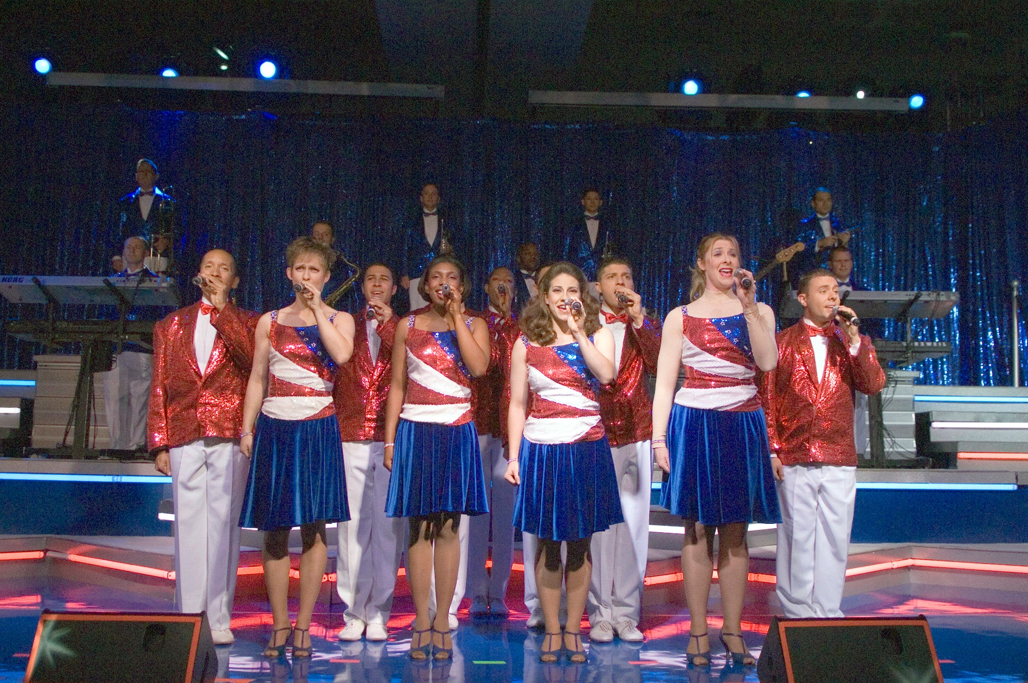 The 2007 Tops in Blue team perform their show for the Tops in Blue Worldwide Talent contestants in the collocated club on Lackland Air Force Base, Texas, Dec. 10. The contestants are competing to be the new 2008 Tops in Blue performers. (U.S. Air Force photo/Tech. Sgt. Cecilio Ricardo) 