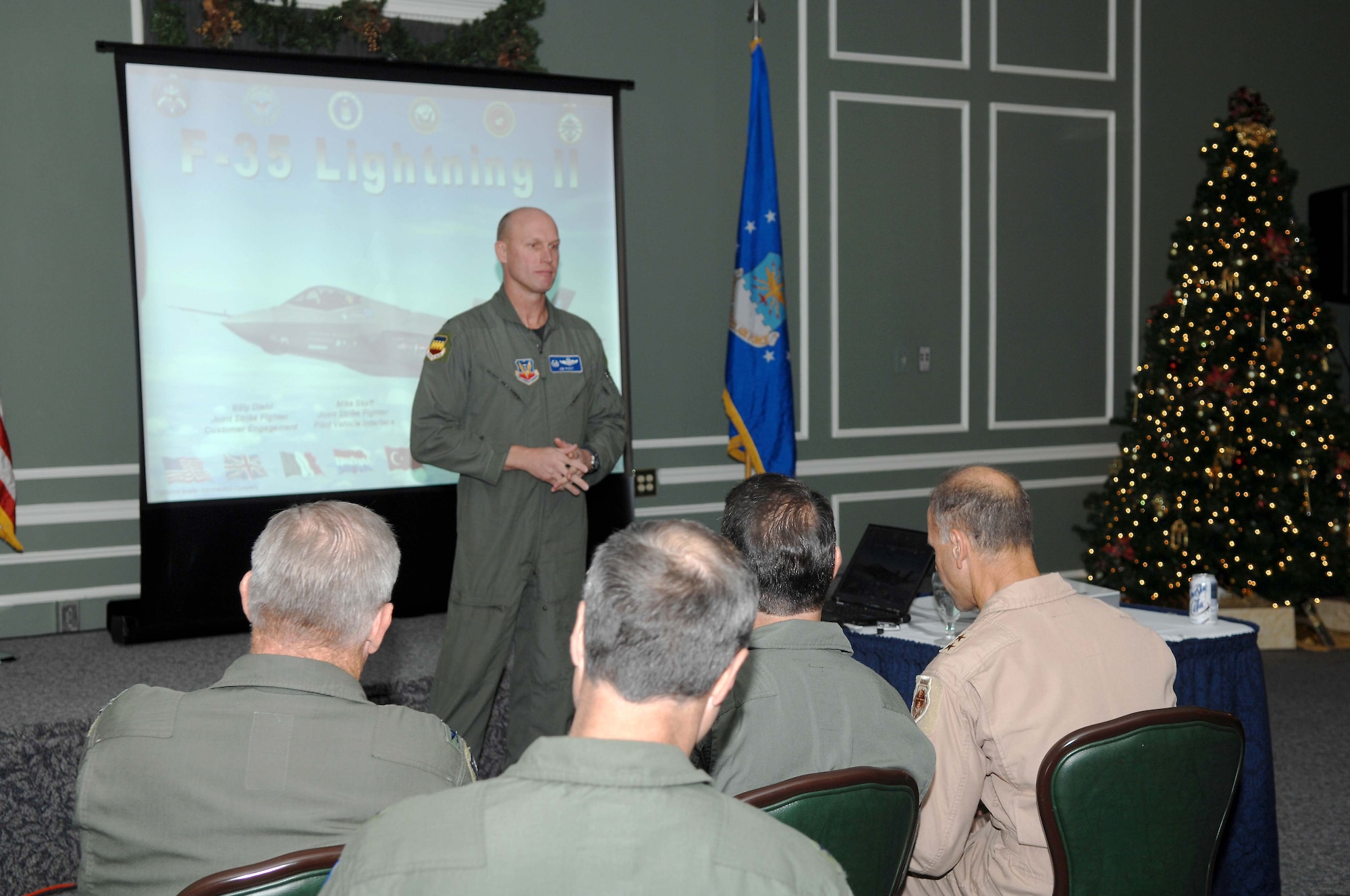 SHAW AIR FORCE BASE, S.C. -- Col. James Post, 20th Fighter Wing commander, introduces the F-35 cockpit demonstration briefing team to guests Dec. 5 at the Carolina Skies Club. The team was on base to provide cockpit demonstrations and briefings for military and civilian community members. Shaw is scheduled to be one of the first bases to receive the F-35 Lightning II aircraft. (U.S. Air Force photo/Staff Sgt. Nathaniel Bevier)