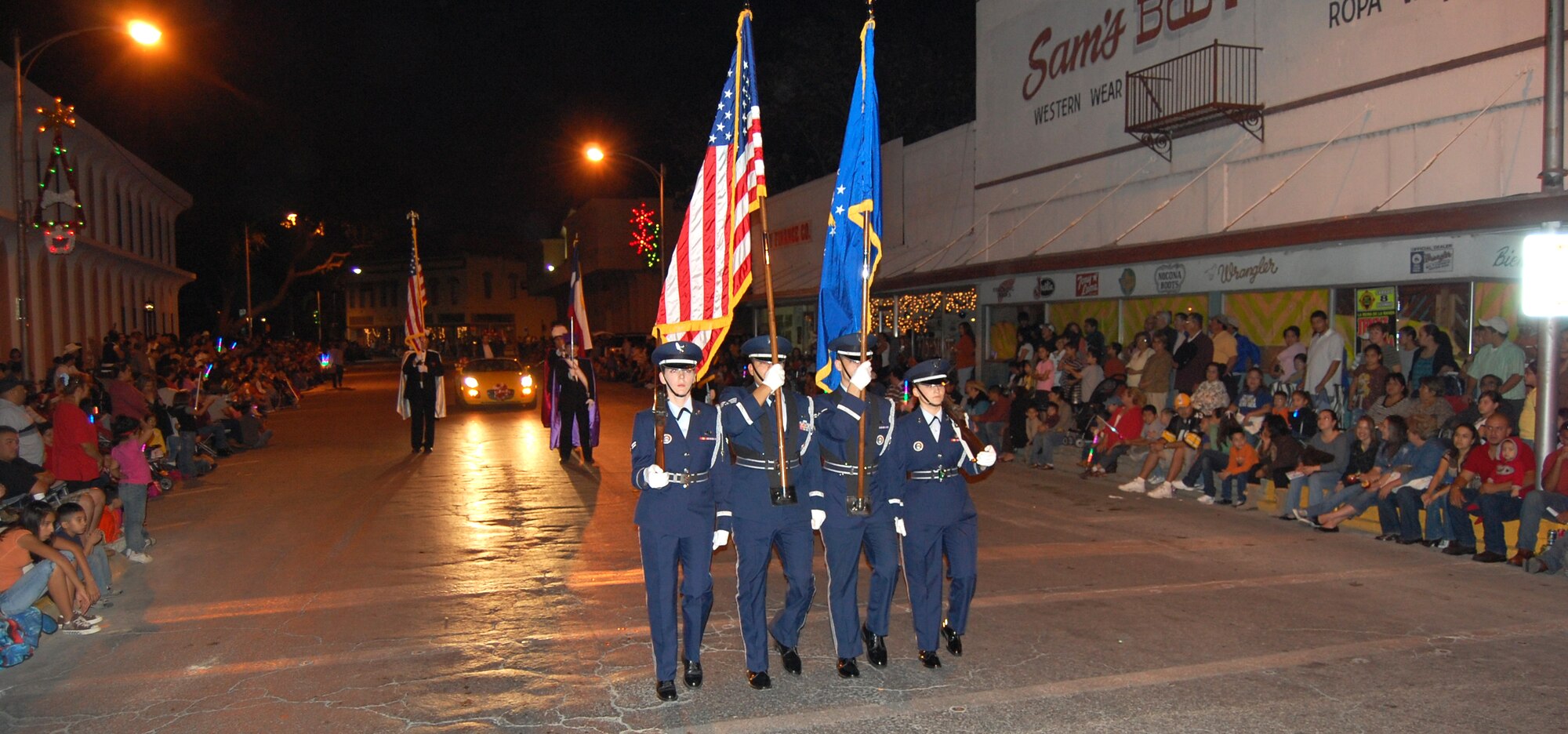 Lauaghlin helps support Del Rio's Christmas Parade > Laughlin Air Force