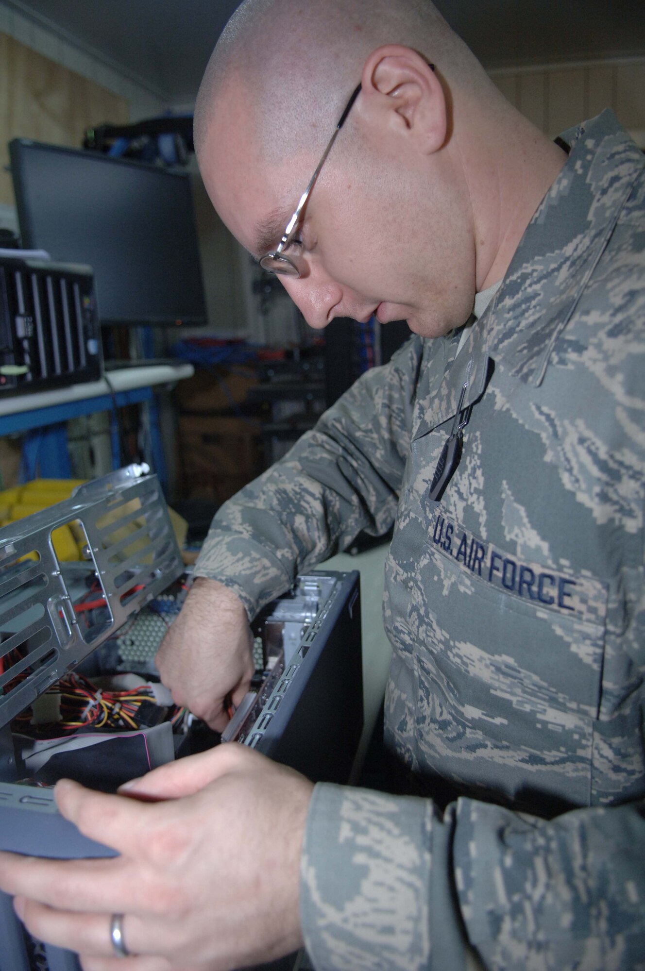 BALAD AIR BASE, Iraq -- Senior Airman Justin White, a 332nd Expeditionary Communications Squadron small computers technician, disassembles a desktop computer here. The small computers flight is responsible for troubleshooting and repairing faulty computer systems and peripherals on base. Airman White is deployed from Langley Air Force Base, Va. (U.S. Air Force photo/Senior Airman Terri Barriere)