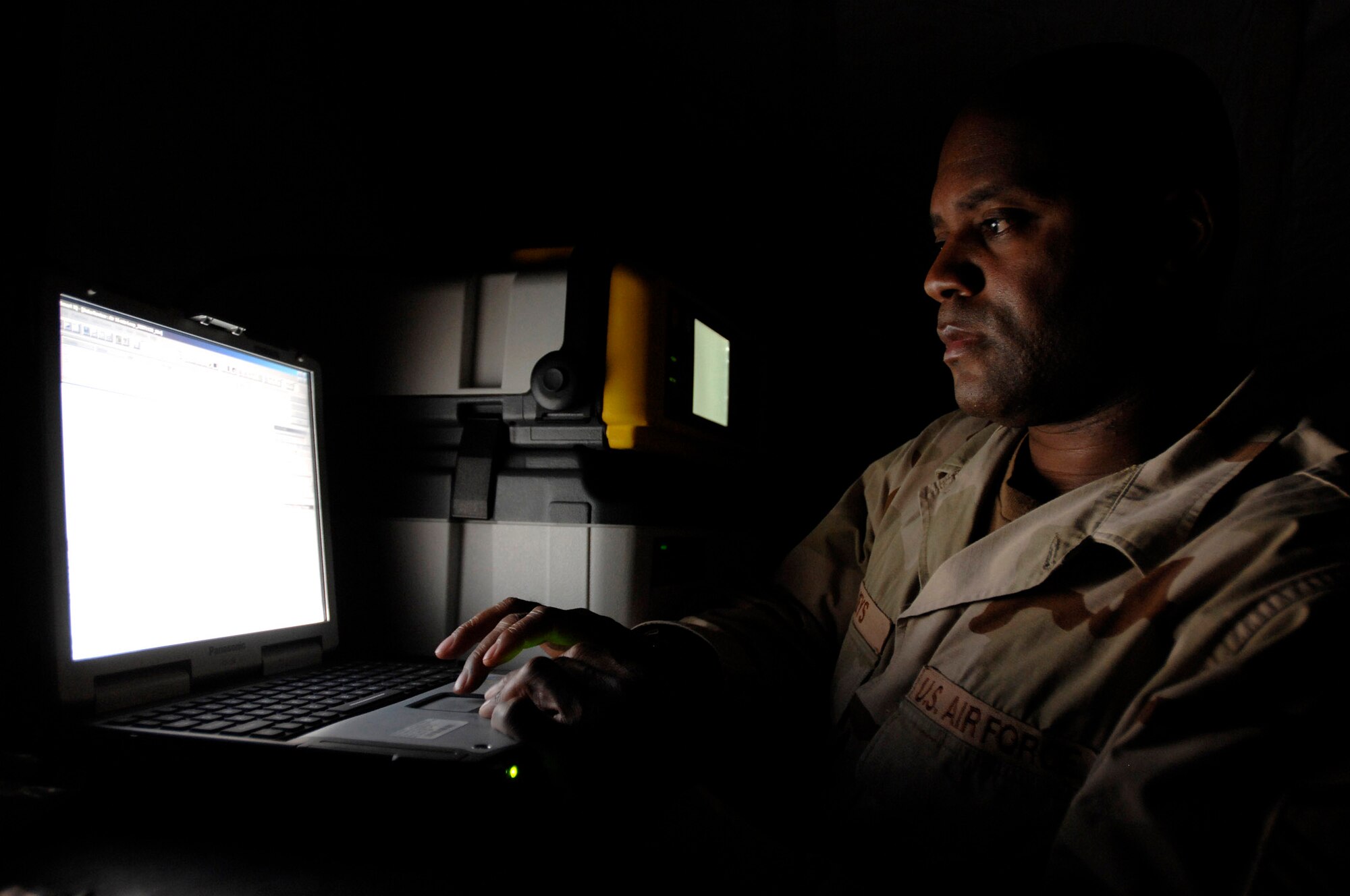 Master Sgt. Michael Keys uses a hazardous air pollutant site monitor to check air, soil, and water samples for contaminations Dec. 11 at Ali Base, Iraq. Sergeant Keys is assigned to the 407th Expeditionary Medical Squadron Bioenvironmental Engineer Flight and is responsible for occupational safety and health administration and environmental protection. Sergeant Keys is deployed from McConnell Air Force Base, Kan. (U.S. Air Force photo/Airman 1st Class Jonathan Snyder) 