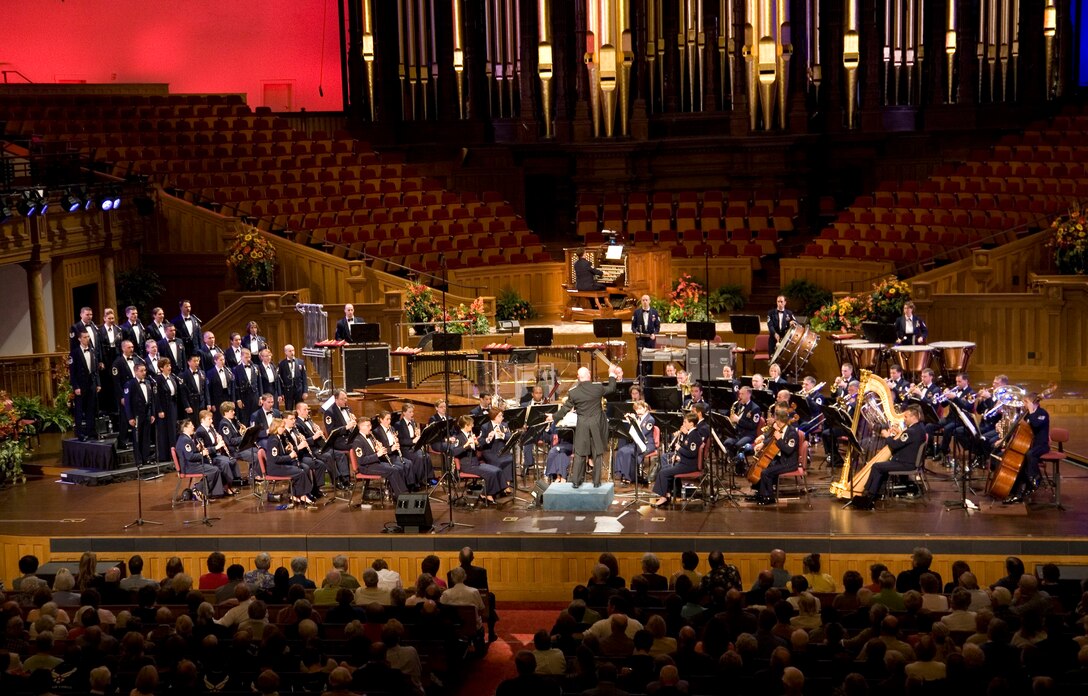 The United States Air Force Band and Singing Sergeants perform before a full house at the Mormon Tabernacle in Salt Lake City, Utah. The performance was a part of the USAF Band's 18 day fall 2007 tour which included stops in Spokane, WA, Boise, ID, Ogden and Salt Lake City, UT and Las Vegas, NV. (U.S. Air Force photo by SMSgt Robert Mesite) 