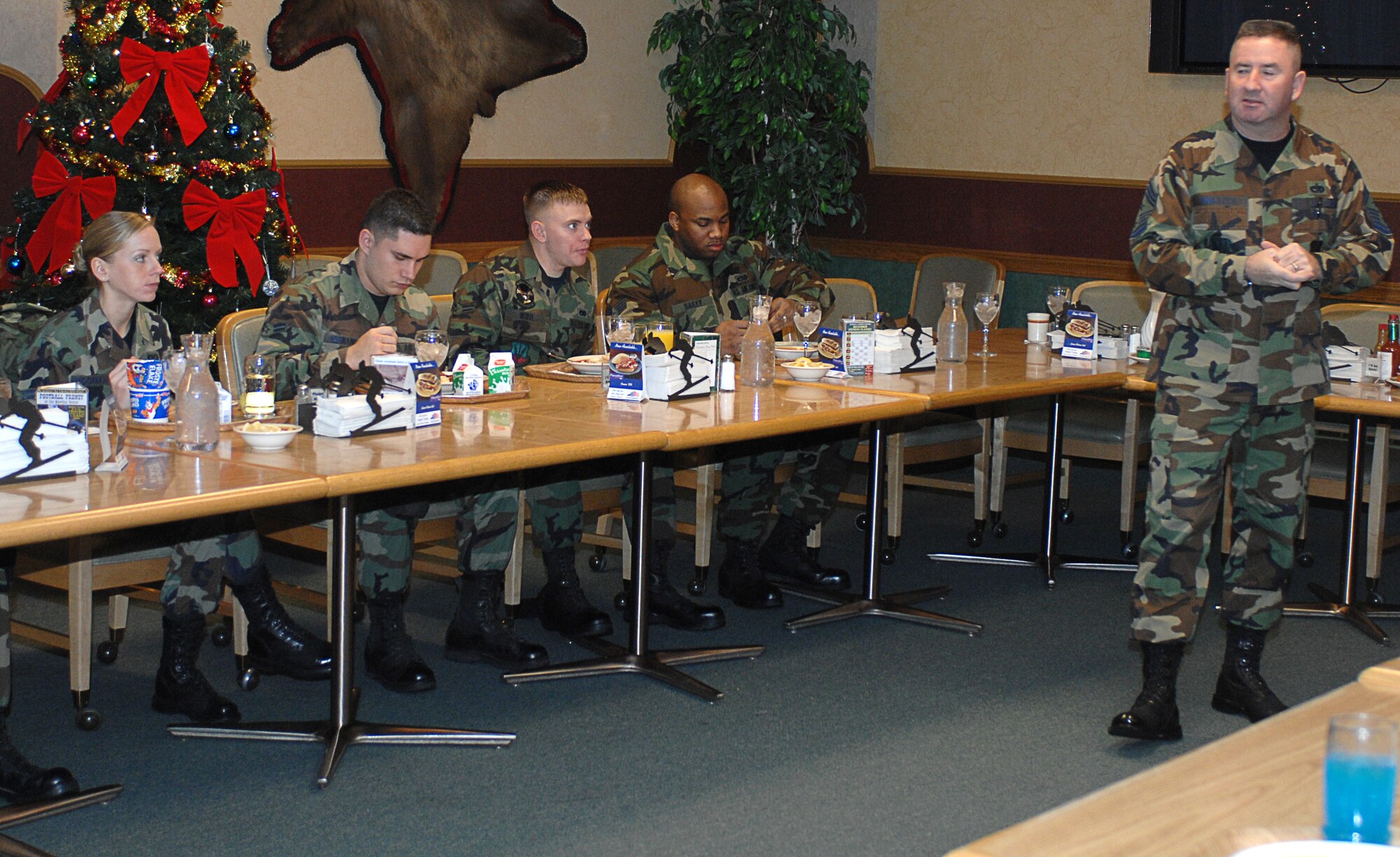 MOUNTAIN HOME AIR FORCE BASE, Idaho -- Chief Master Sgt. Allen Niksich, 366th Fighter Wing command chief, talks with almost 20 Airmen during a breakfast with the wing commander at the Wagon Wheel Dining Facility here Dec. 11. Col. James Browne, 366th FW commander, invited Airmen representing each squadron to chat with him about base events over breakfast. Each month, a group of airmen, junior non-commissioned officers or senior NCOs will have the opportunity to meet with the commander to address any questions or concerns they have and to discuss what’s happening around the base. (U.S. Air Force photo/Airman 1st Class Stephany Miller)