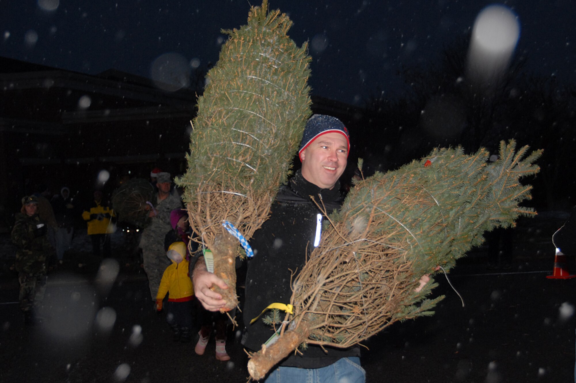 SCOTT AIR FORCE BASE, Ill. -- This holiday season Joint Total Force Scott started to celebrate in a variety of ways. Events kicked off with the USO and Jack Daniels Distillery “Toast to the Troops” concert on Dec. 4 featuring country music star Craig Morgan. Mr. Morgan along with more than a hundred Joint Total Force Scott members stuffed more than 10,000 USO care packages for deployed servicemembers. Joint Total Force Scott came out Thursday and braved the rain and snow to give out nearly 300 free holiday trees and to light the Scott tree. Saturday’s events started with the USO Santa Express event at Union Station in downtown St. Louis, which featured a free ride on the MetroLink and holiday activities for local military families, and ended with the 375th Airlift Wing Holiday party held at the Scott Club. The holiday season has just started for Joint Total Force Scott with many more events to come for more information on holiday events around Scott see upcoming issues of the Command Post. (U.S. Air Force photo by Marv Lynchard)