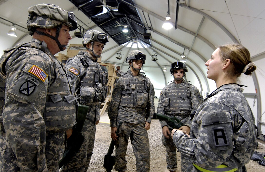Sgt. Barbara Meeks, an Operation Warrior Trainer with the 205th Infantry Brigade, Camp Atterbury Joint Maneuver Training Center in Edinburgh, Ind., conducts an After Action Review with Soldiers of the 76th Infantry Brigade Combat Team, with the Indiana Army National Guard, after training in the Humvee Egress Assistance Trainer, during mobilization training for a scheduled deployment to Iraq.