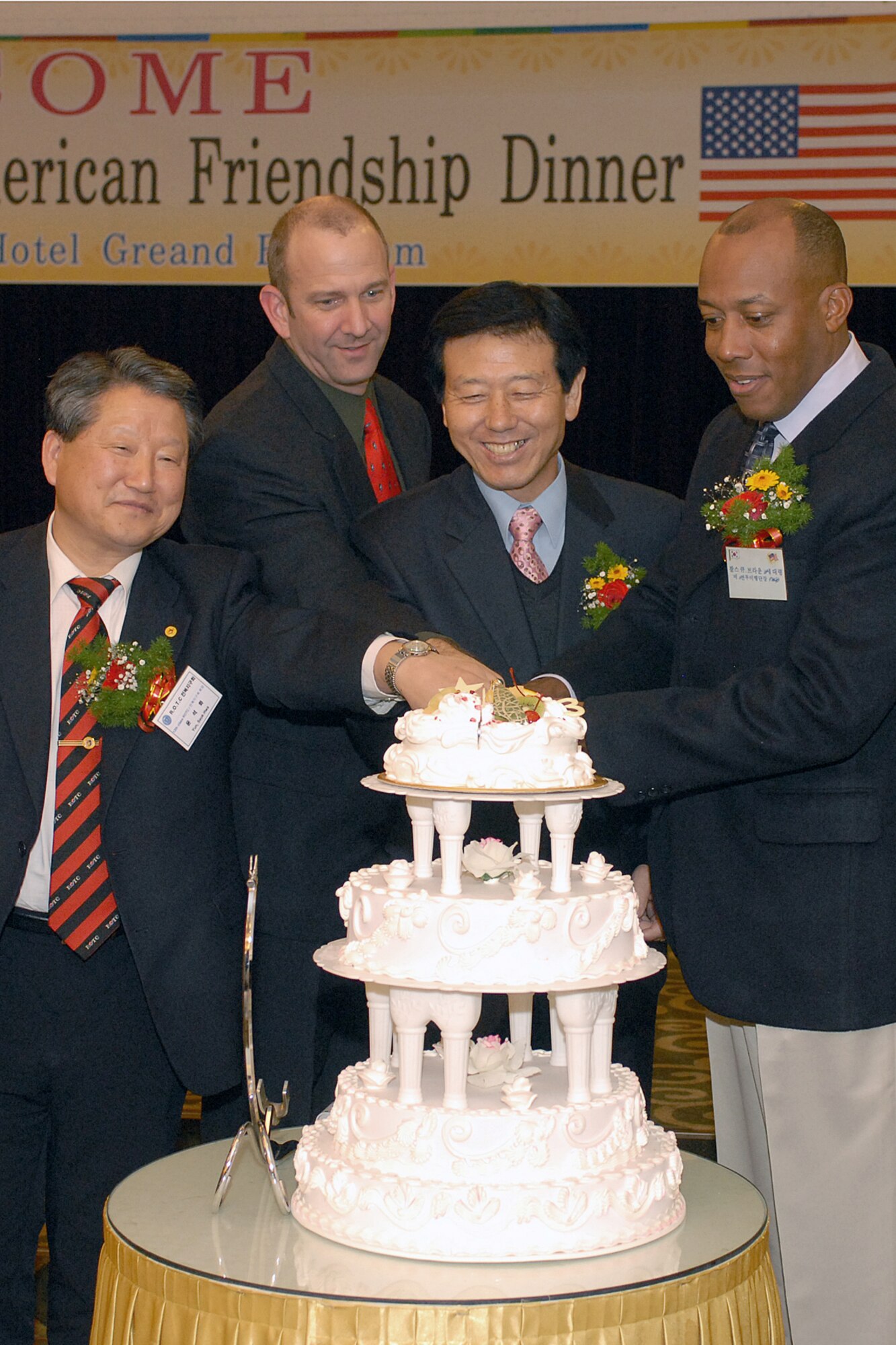 GUNSAN CITY, South Korea -- Colonel CQ "Wolf" Brown, 8th Fighter Wing commander, (right) Col. Creig Rice, 8th FW vice commander along with Chairman Yim, Yong Hwi and Chairman of Chonbuk Province Chapter Yum, Suk Hwa of the Retired Reserve Officer Training Corps begin the appreciation dinner off with a cake cutting ceremony Dec. 13 here. The Annual Friendship Dinner as part of the Good Neighbor Program highlights the relationship between the Republic of Korea and United States' military. (U.S. Air Force photo/Senior Airman Giang Nguyen)