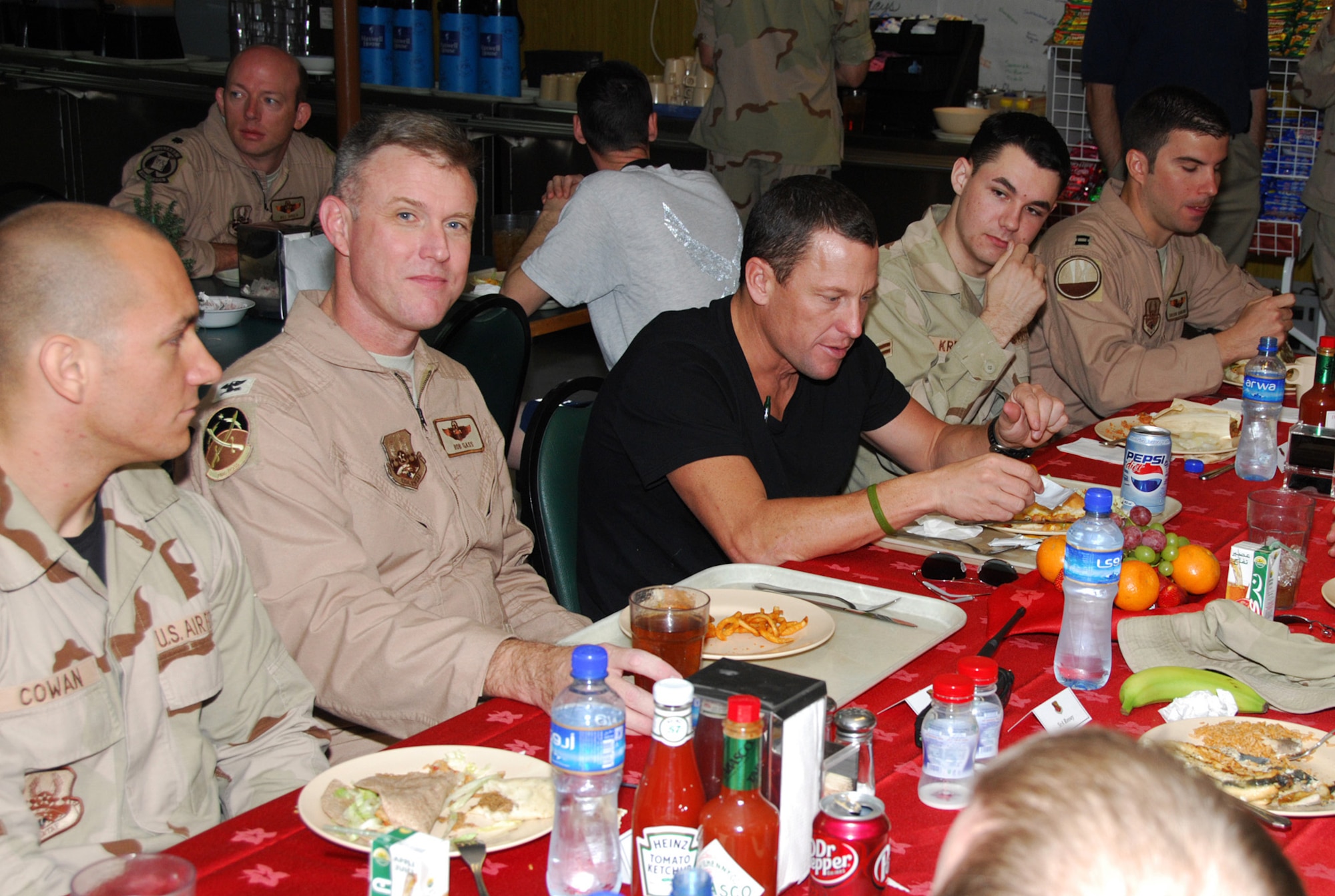 SOUTHWEST ASIA - Lance Armstrong, seven-time winner of the Tour de France, dines with airmen at the Independence Dining Facility at a Southwest Asia air base Dec. 17. Mr. Armstrong is one of five celebrities touring with the USO 2007 holiday show. Other celebrities included Miss USA, Rachel Smith, Kid Rock, Lewis Black and Robin Williams. (U. S. Air Force photo/Staff Sgt. Douglas Olsen)