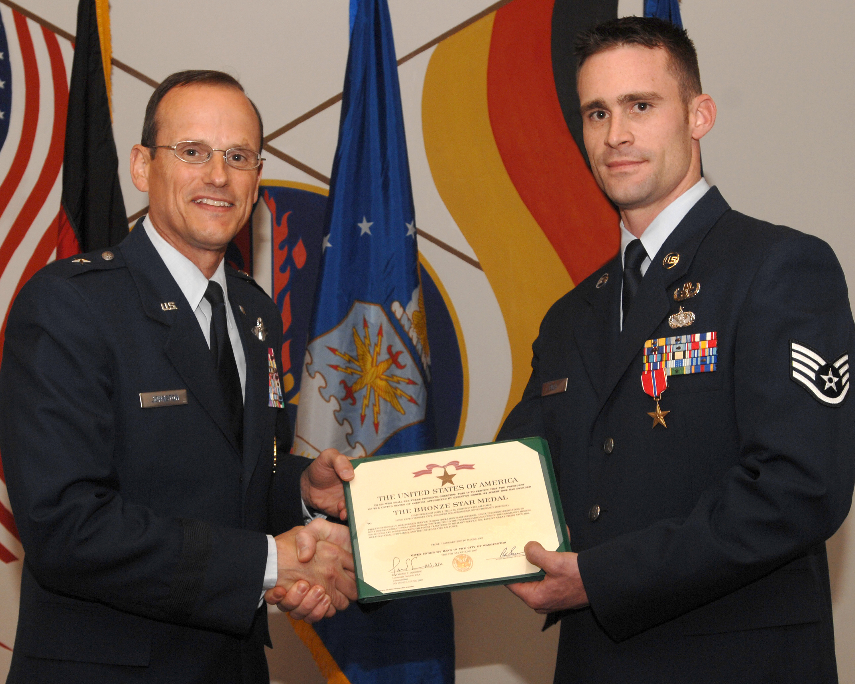 Bronze Star recipient speaks with PA > Ramstein Air Base > Article Display