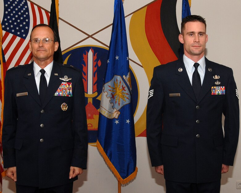 Bronze Star recipient speaks with PA > Ramstein Air Base > Article Display