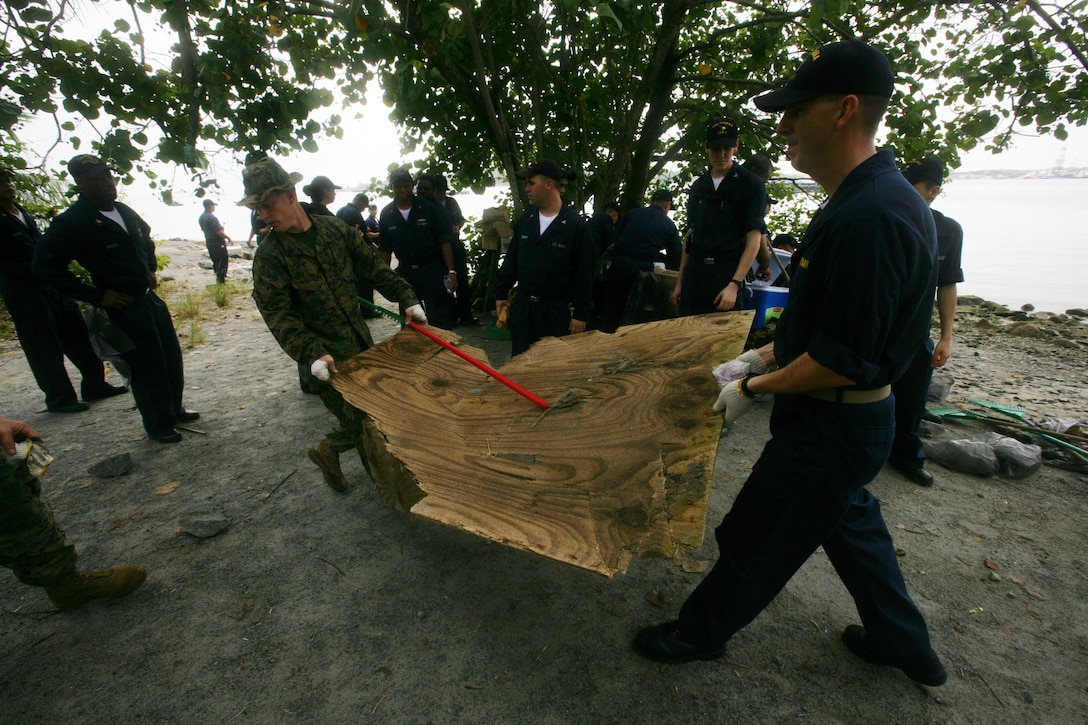 PULAU UBIN, Singapore (Dec. 17, 2007) ? Marines and Sailors of the 11th Marine Expeditionary Unit, Camp Pendleton, Calif., pick up trash during a community relations project in Singapore.