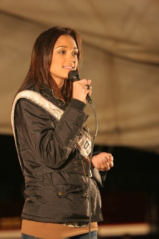 AL TAQADDUM, Iraq (Dec. 18, 2007) ? Miss USA Rachel Smith speaks to U.S. servicemembers as part of a United Service Organization tour here Dec. 18.  Smith, along with Robin Williams, Lewis Black, Miss USA Rachel Smith, Kid Rock and Lance Armstrong, came to visit troops during the holiday season.  The celebrities will continue their tour throughout the season making additional stops in Iraq and Afghanistan.