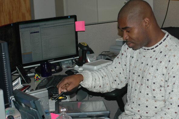 Kirk Williams, staff sergeant and network administrator with the 917th Communications Flight, configures a tablet PC Tuesday, Dec. 18, at his desk in the 917th Wing headquarters building. (U.S. Air Force photo/Master Sgt. Sherri Bohannon)