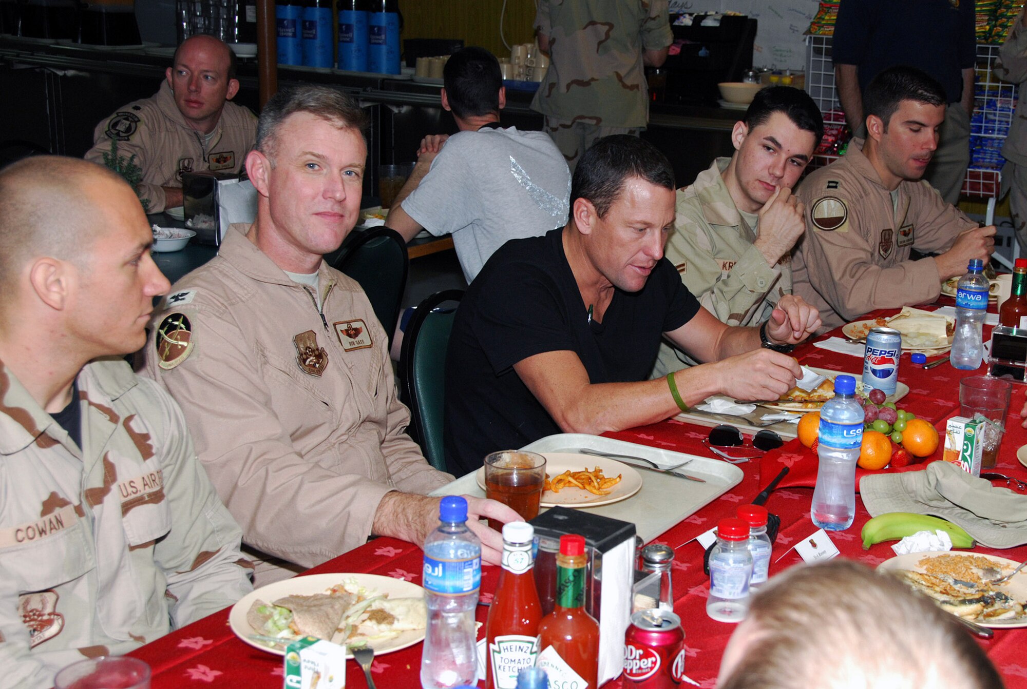 Lance Armstrong dines with Airmen at the Independence Dining Facility Dec. 17 at a Southwest Asia air base. Mr. Armstrong, seven time winner of the Tour de France, is one of five celebrities touring with the United Service Organizations 2007 holiday show. Other celebrities included Miss USA Rachel Smith, Kid Rock, Lewis Black and Robin Williams. (U.S. Air Force photo/Staff Sgt. Douglas Olsen) 
