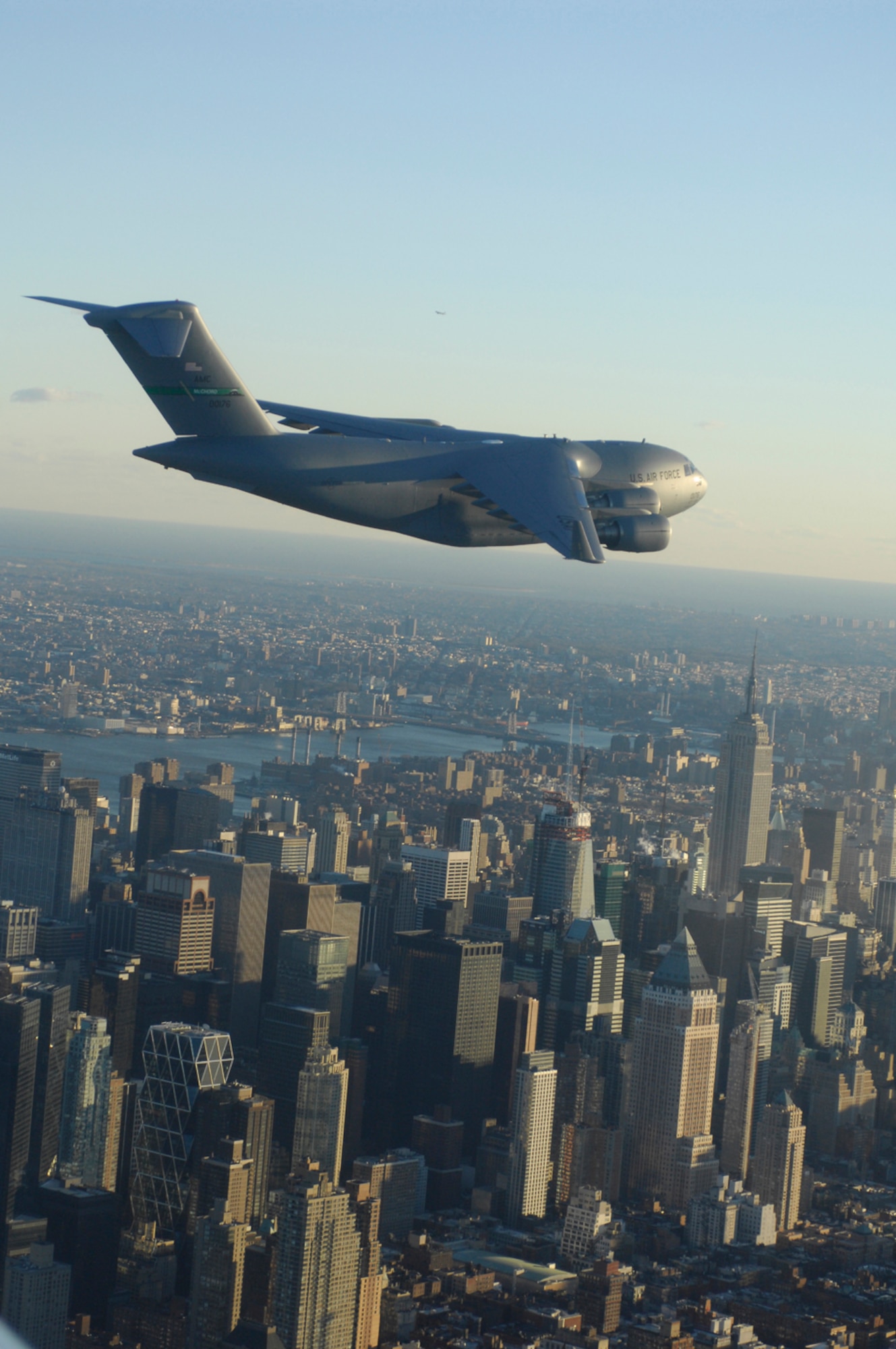 A USAF C-17 Globemaster III flies by the Empire State Building after completing the first transcontinental flight on synthetic fuel.  (U.S. Air Force photo/Randy Hepp)