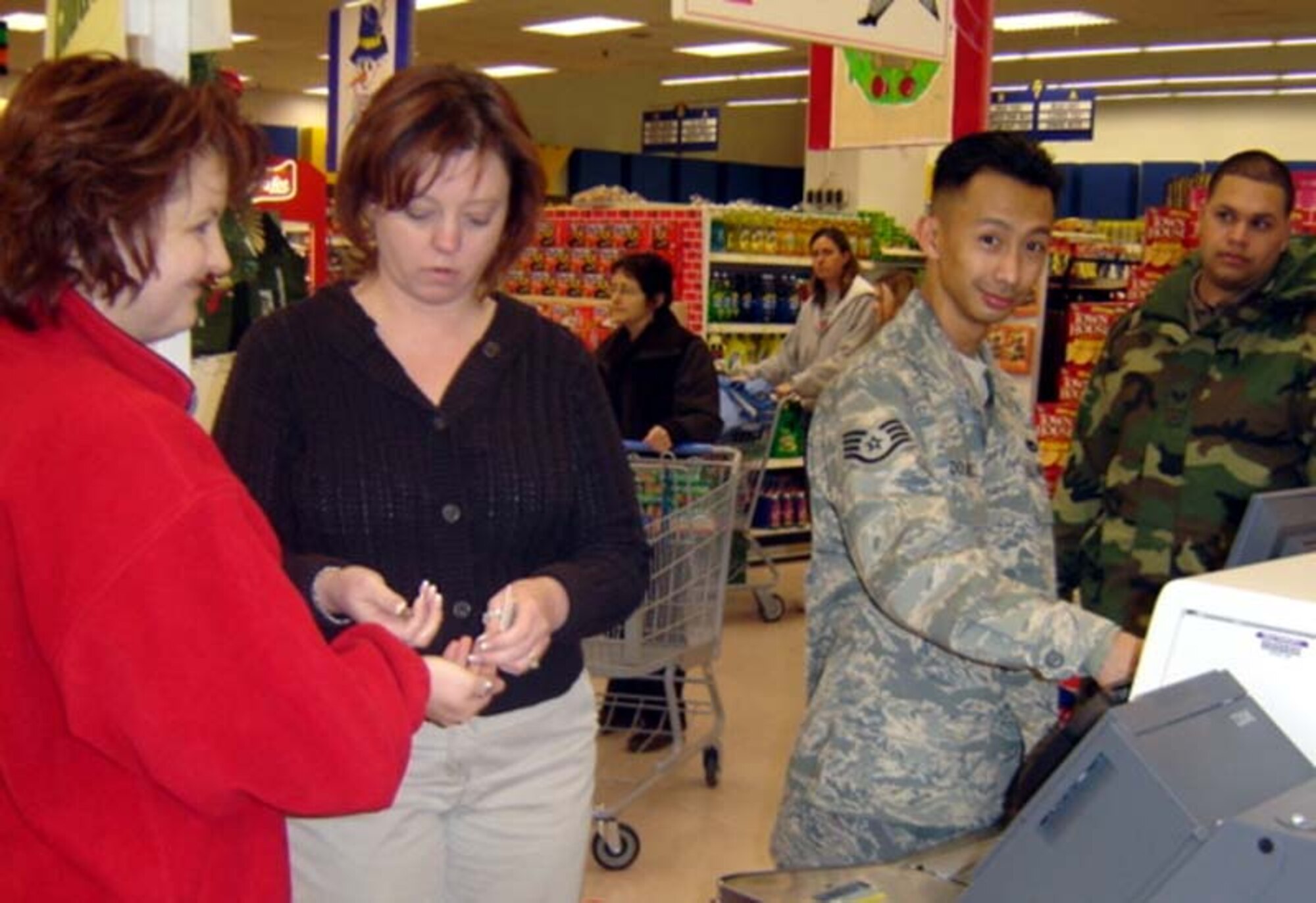 SPANGDAHLEM AIR BASE, Germany -- Members of the Spangdahlem Spouses and Enlisted Members Club performed random acts of kindness at the Spangdahlem and Bitburg commissaries, when they purchased more than $5,000 worth of groceries for more than 100 E-5s and below and their families Dec. 15 - 17, 2007. (Courtesy photo) 