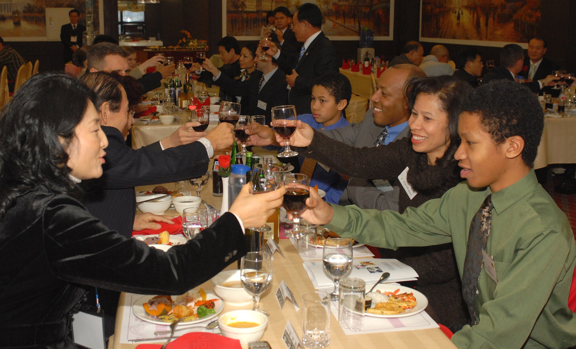 GUNSAN CITY, South Korea -- Colonel CQ "Wolf" Brown, 8th Fighter Wing
Commander, and his family make a toast with Mr. Dong Shin, Moon, Major of Gunsan City, and his wife during the Annual Friendship Dinner here Dec. 20. The dinner is part of the Good Neighbor Program that highlights the relationship between the Republic of Korea and United States military. (U.S. Air Force photo/Senior Airman Giang Nguyen)

