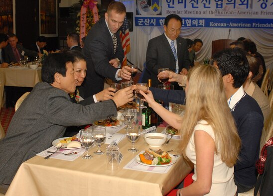 GUNSAN CITY, South Korea -- Korean and American attendees of the Annual Friendship Dinner partake in a toast celebrating the friendship between nations here Dec. 20. The dinner is part of the Good Neighbor Program that highlights the relationship between South Korea and the U.S. military. (U.S. Air Force photo/Senior Airman Giang Nguyen) 