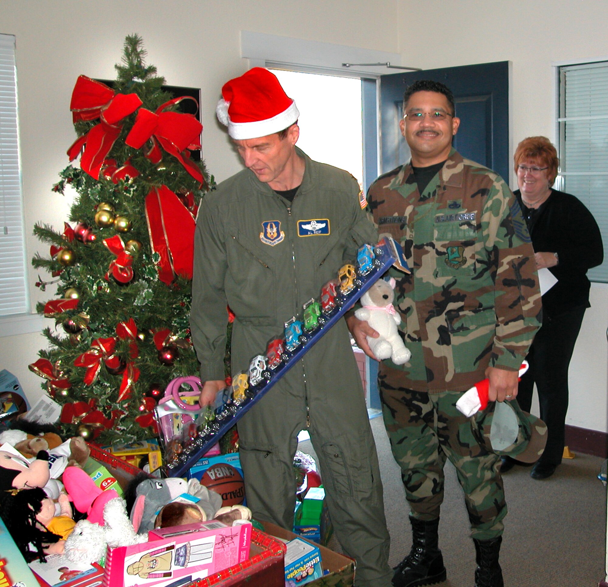 Air Force reservist pitches for San Diego Padres > Air Force > Article  Display