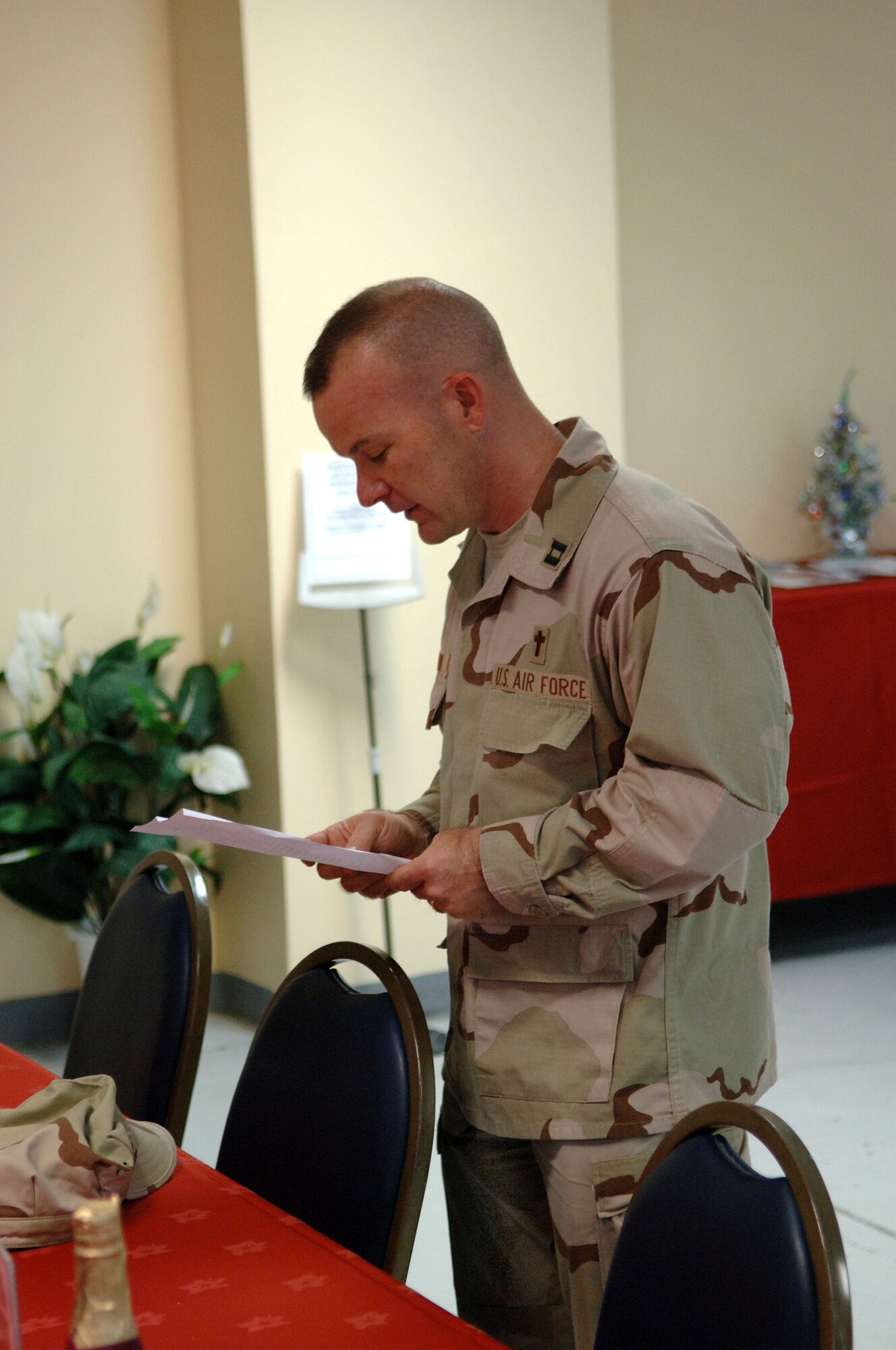 SOUTHWEST ASIA - Chaplain (Capt.) Steven Cuneio gives the Christmas prayer for the lunch meal at the Manhattan Dining Facility Dec. 25. Members of the 379th Air Expeditionary Wing were served a holiday meal complete with all the trimmings at a Southwest Asia air base. (U.S. Air Force photo/Master Sgt. Greg Kunkle)


