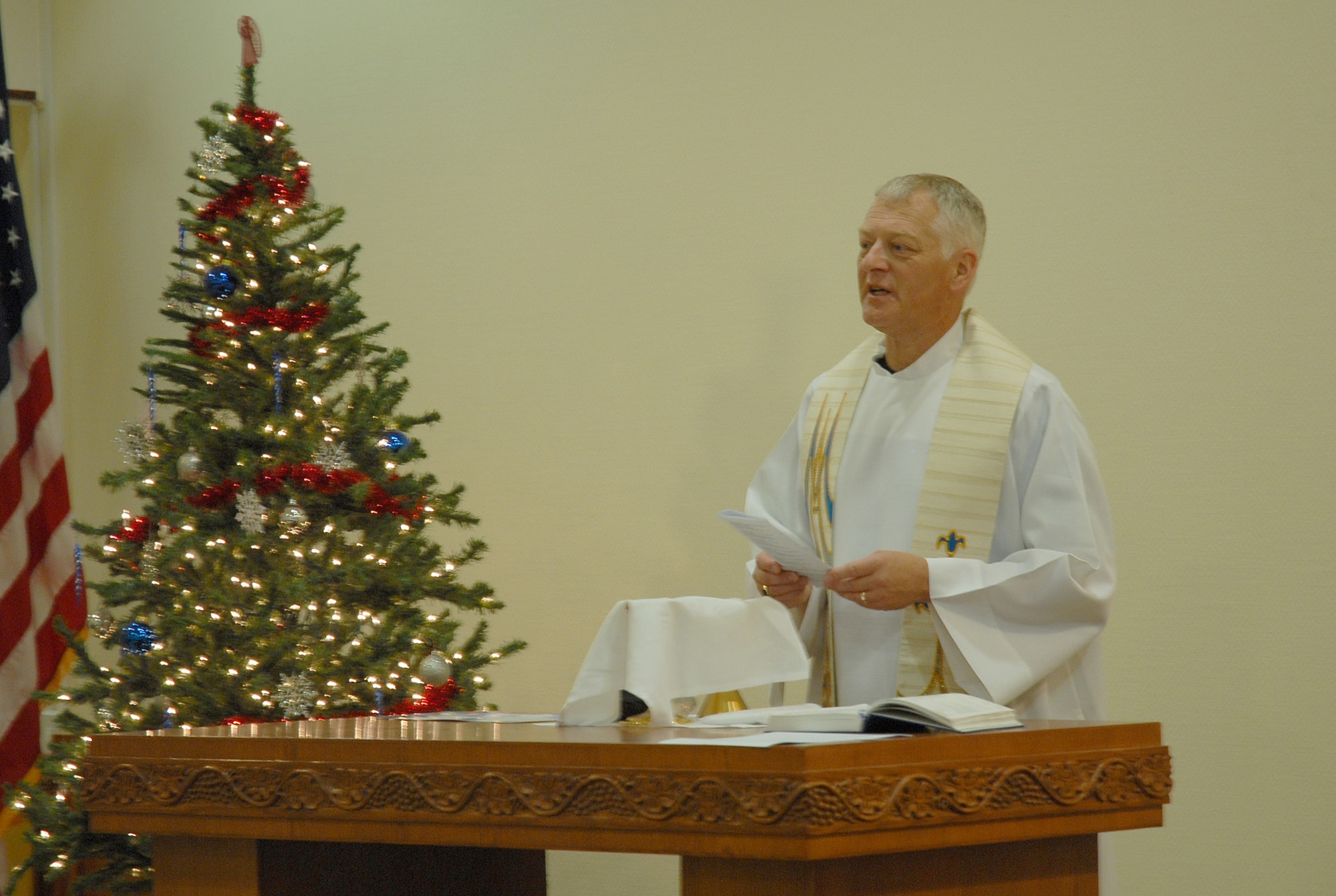 SOUTHWEST ASIA - Royal Air Force Padre Andrew Turner, No. 901 Expeditionary Air Wing, conducts a Church of England Christmas service at Victory Chapel at a Southwest Asia air base Dec. 25. (U. S.Air Force photo/Staff Sgt. Douglas Olsen)