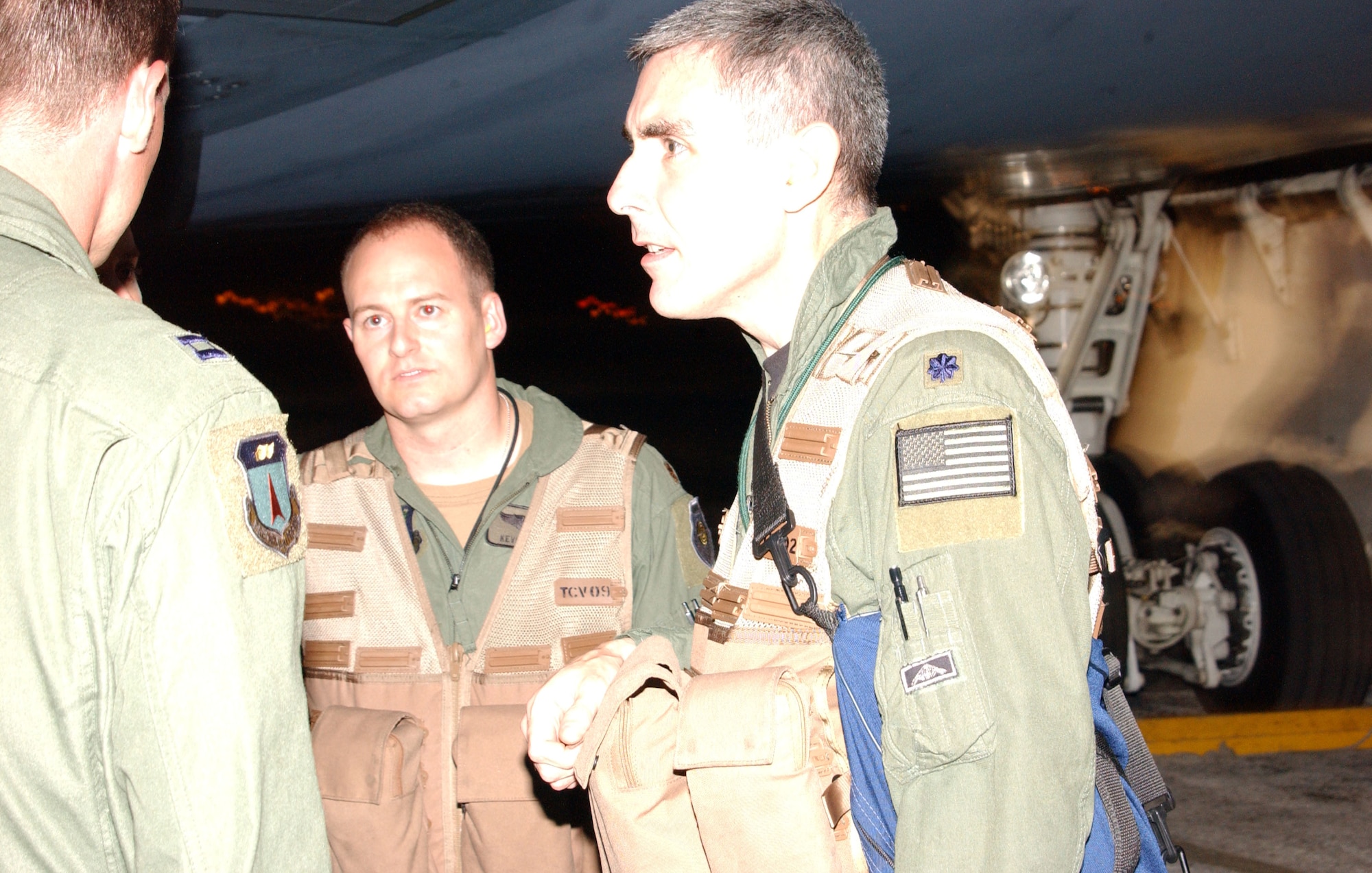 Maj. Kevin Templin, 393rd ENS standardization and evaluation officer (left) and Lt. Col. John Vitacca, 393rd EBS commander, take over their jet from the pre-flight crew that reported earlier to prepare this stealth bomber for its global power mission. The two ship formation, which was bound for Alaska, was re-tasked in the middle of the sortie. One stealth bomber diverted and struck training targets in Hawaii. This operation, a first for the B-2, showed how flexible America’s most advanced bomber can be for any combatant commander. (Air Force photo/Tech. Sgt. Steven Wilson)